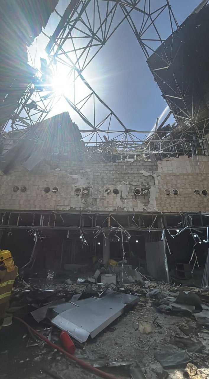 El r&eacute;gimen de Ir&aacute;n atac&oacute; con drones el Aeropuerto Internacional de Kuwait y dej&oacute; un muerto y 63 heridos