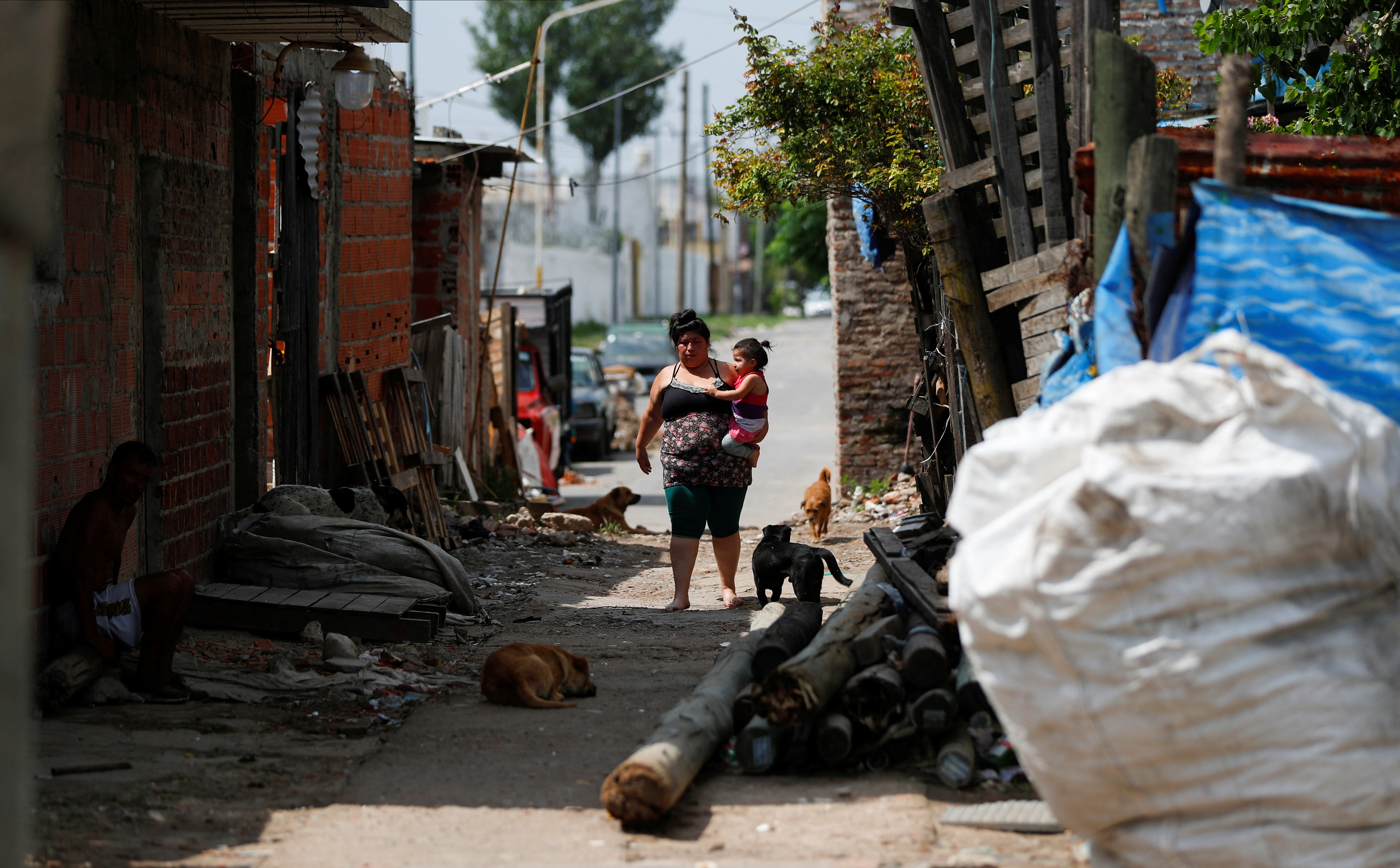 Residentes del barrio Puerta 8. REUTERS/Agustin Marcarian