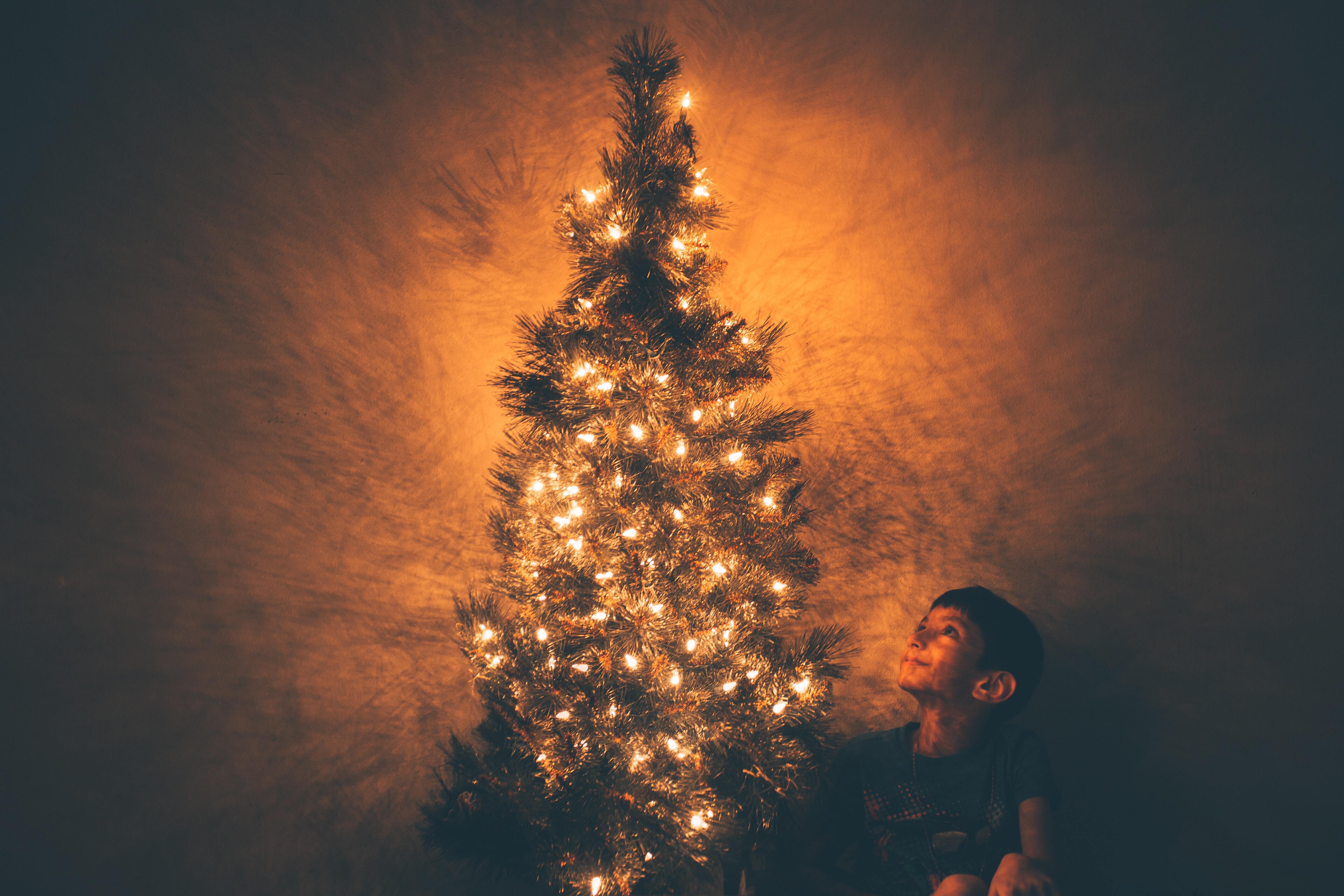 Según Casullo, a principios del siglo XIX se popularizaron los regalos de Navidad, especialmente para niños que se portaban bien (Pexels)