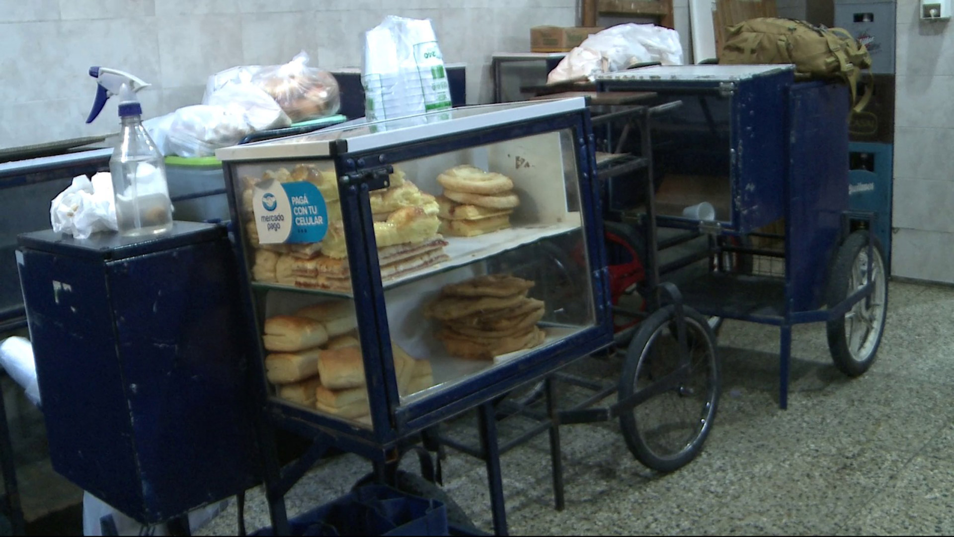 Golpe a los vendedores ambulantes de CABA: secuestraron celulares robados, termos de café, sándwiches y jugos congelados