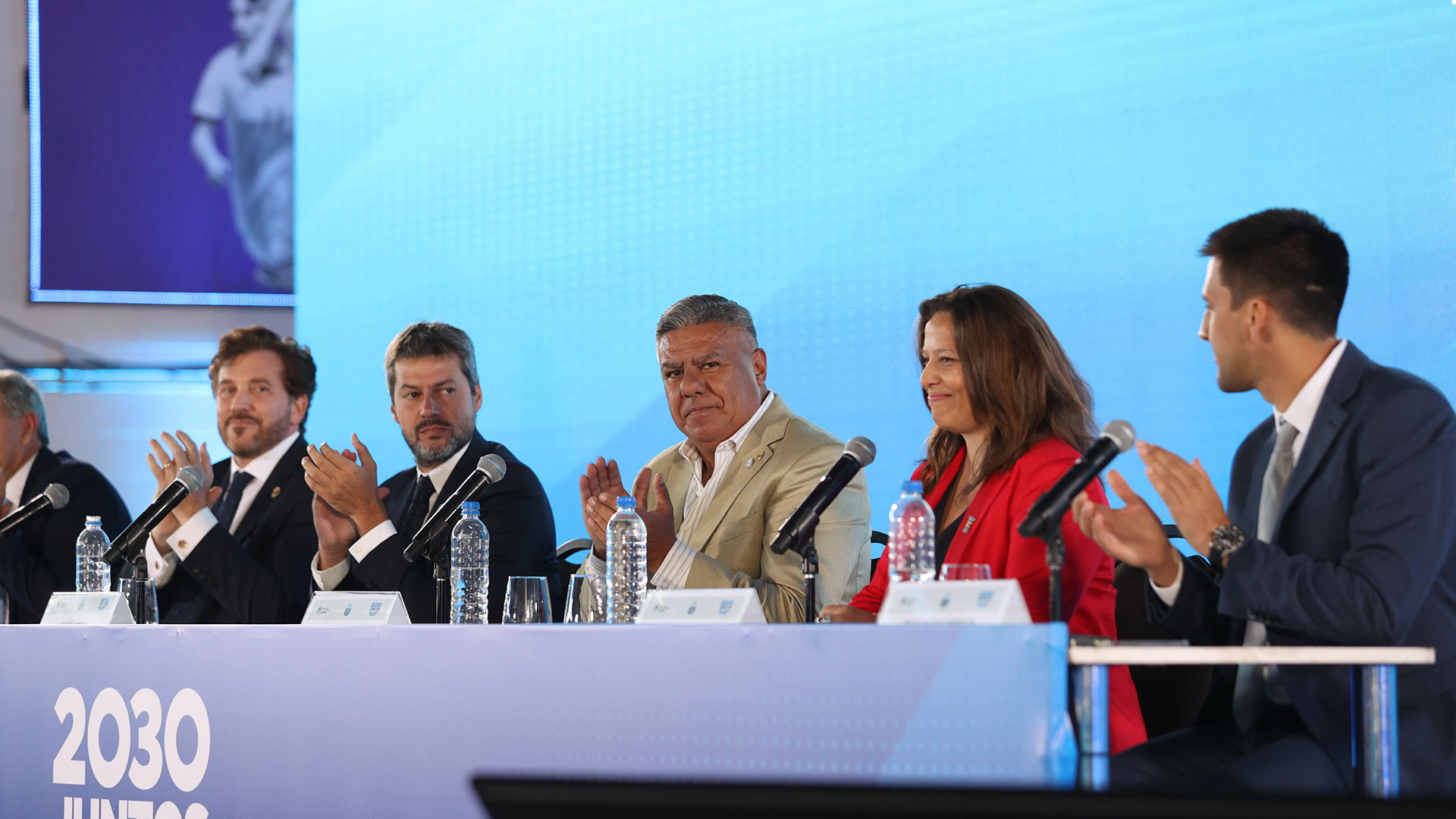 Claudio Tapía, Alejandro Domínguez, Matías Lammens, y Alejandra Vergara, ministra de deportes de Chile (@afa)