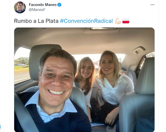 El tuit de Facundo Manes en viaje a la Convención de La Plata, acompañado por las hermanas Georgina y Carolina Losada
