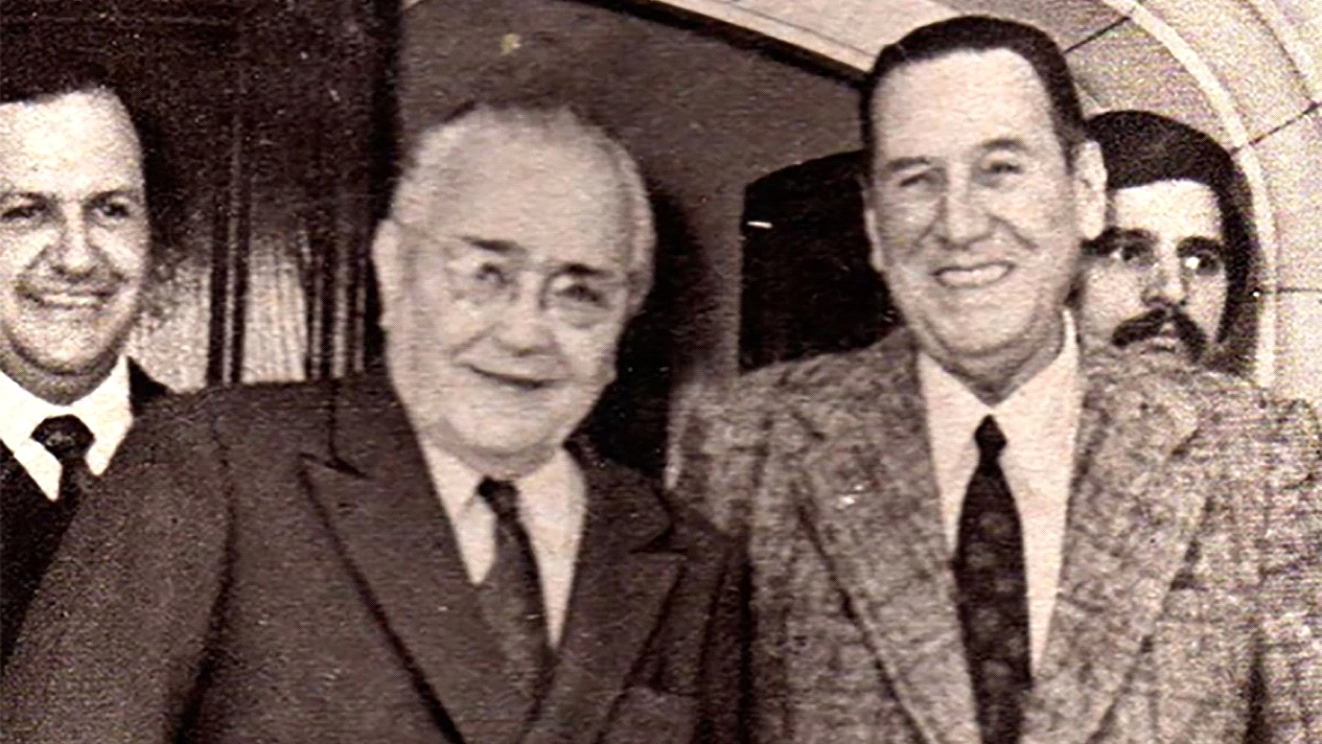 Ricardo Balbín y Juan Perón tras un encuentro a solas en la residencia de Gaspar Campos