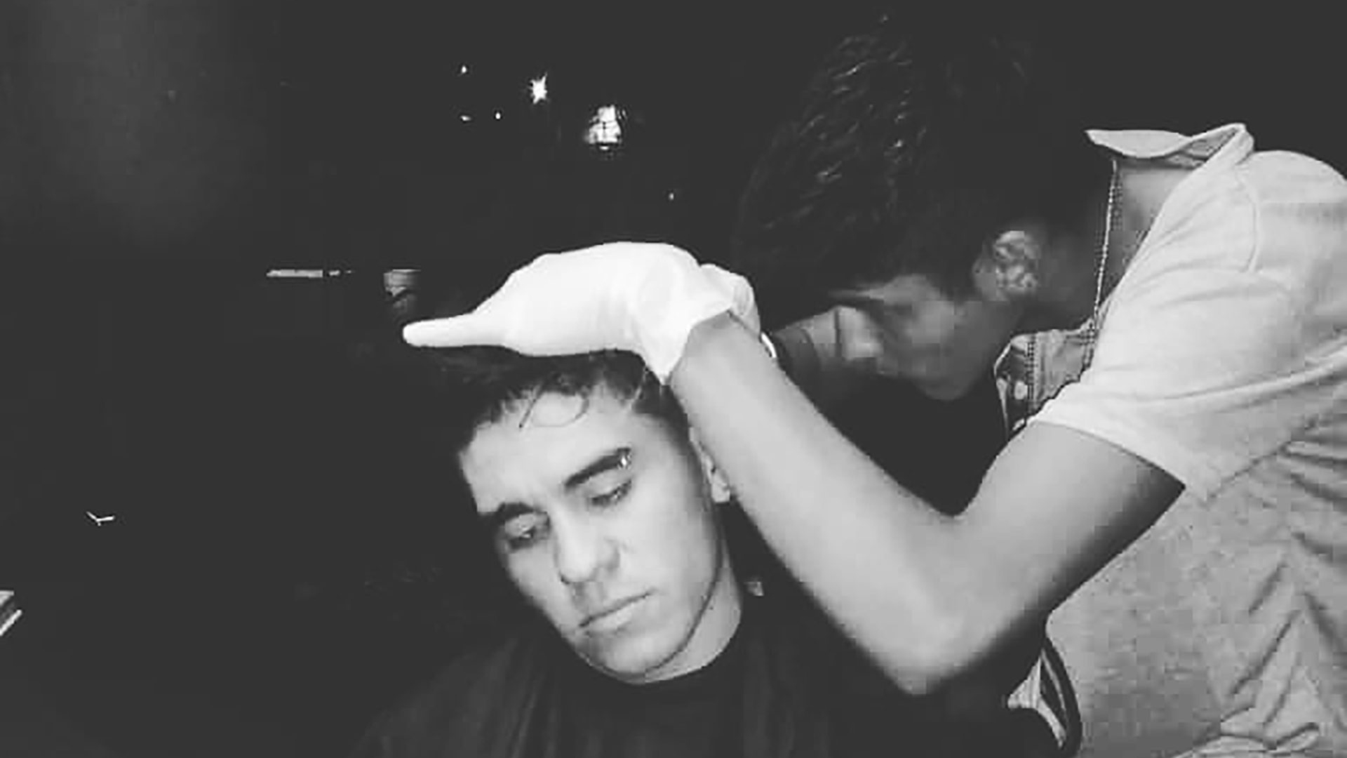 El joven que cumplió el sueño de ser barbero y construye su local en un barrio humilde de San Luis
