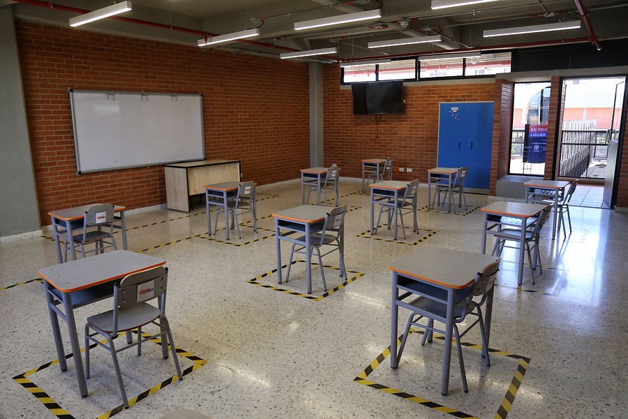 Colegios Distritales se preparan para recibir a sus alumnos con salones que cumplen el distanciamiento social. (Colprensa - Camila Díaz)