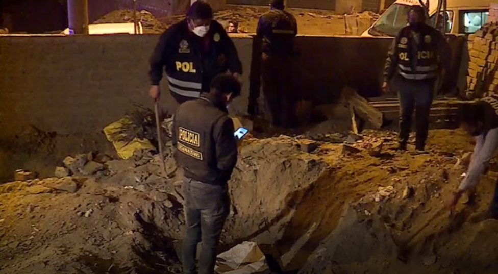 Efectivos de la DIRINCRI encontraron los restos de la extranjera en una casa de Carabayllo. (América TV)