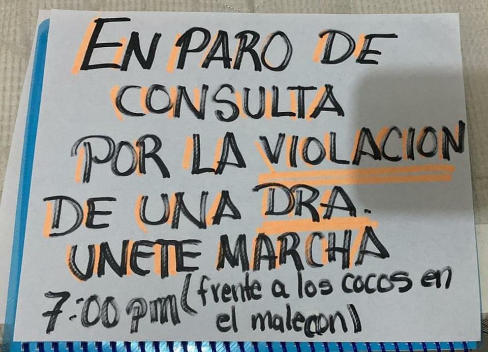 Durante la marcha se pudieron ver algunos carteles que mostraban apoyo a la víctima 
(Foto: Twitter @RositaDeHmo)