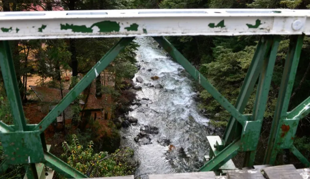 Bariloche: un turista uruguayo murió al caer de un puente