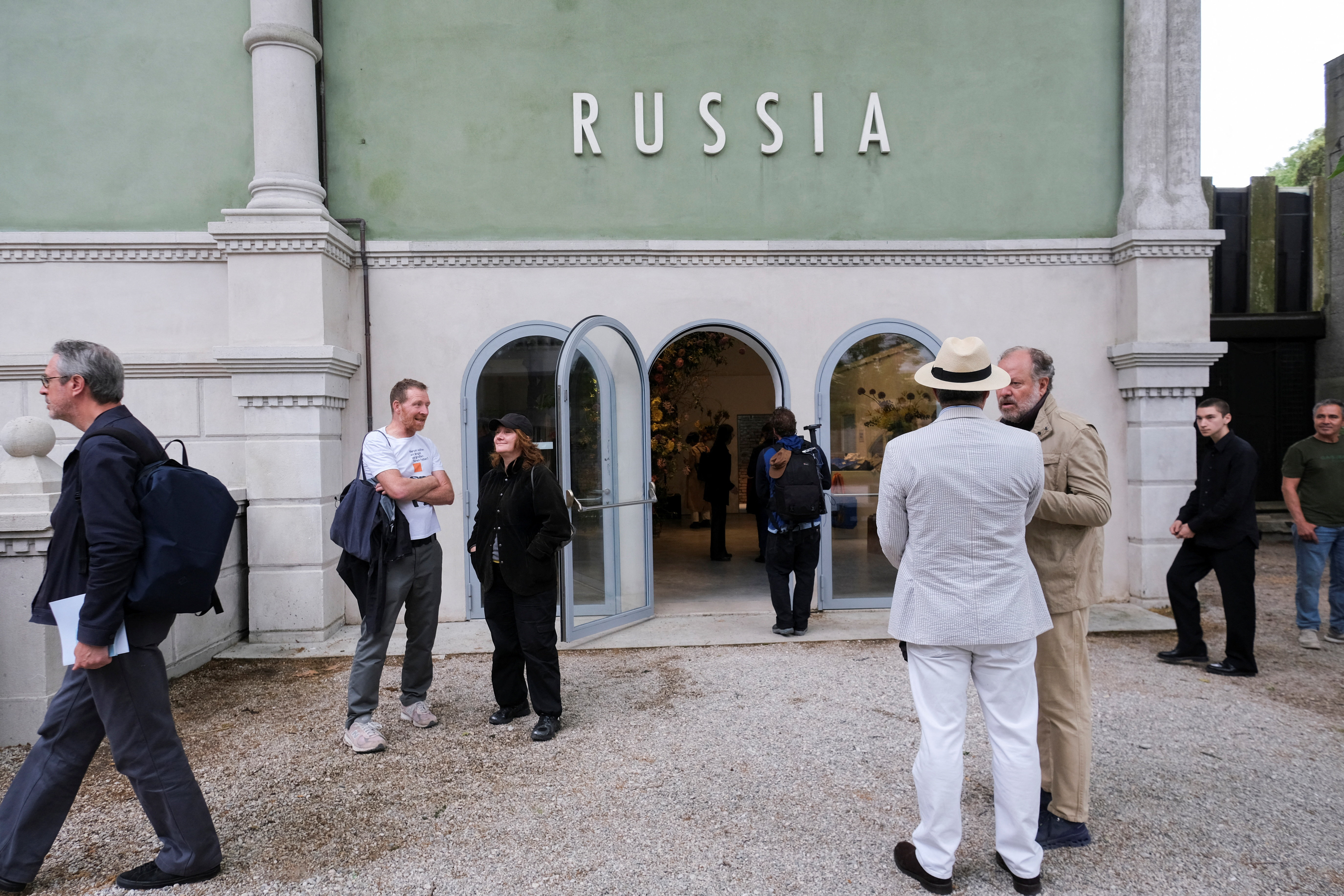 Con un Dj argentino, vodka gratis y pocas protestas, Rusia regres&oacute; a la Bienal de Venecia