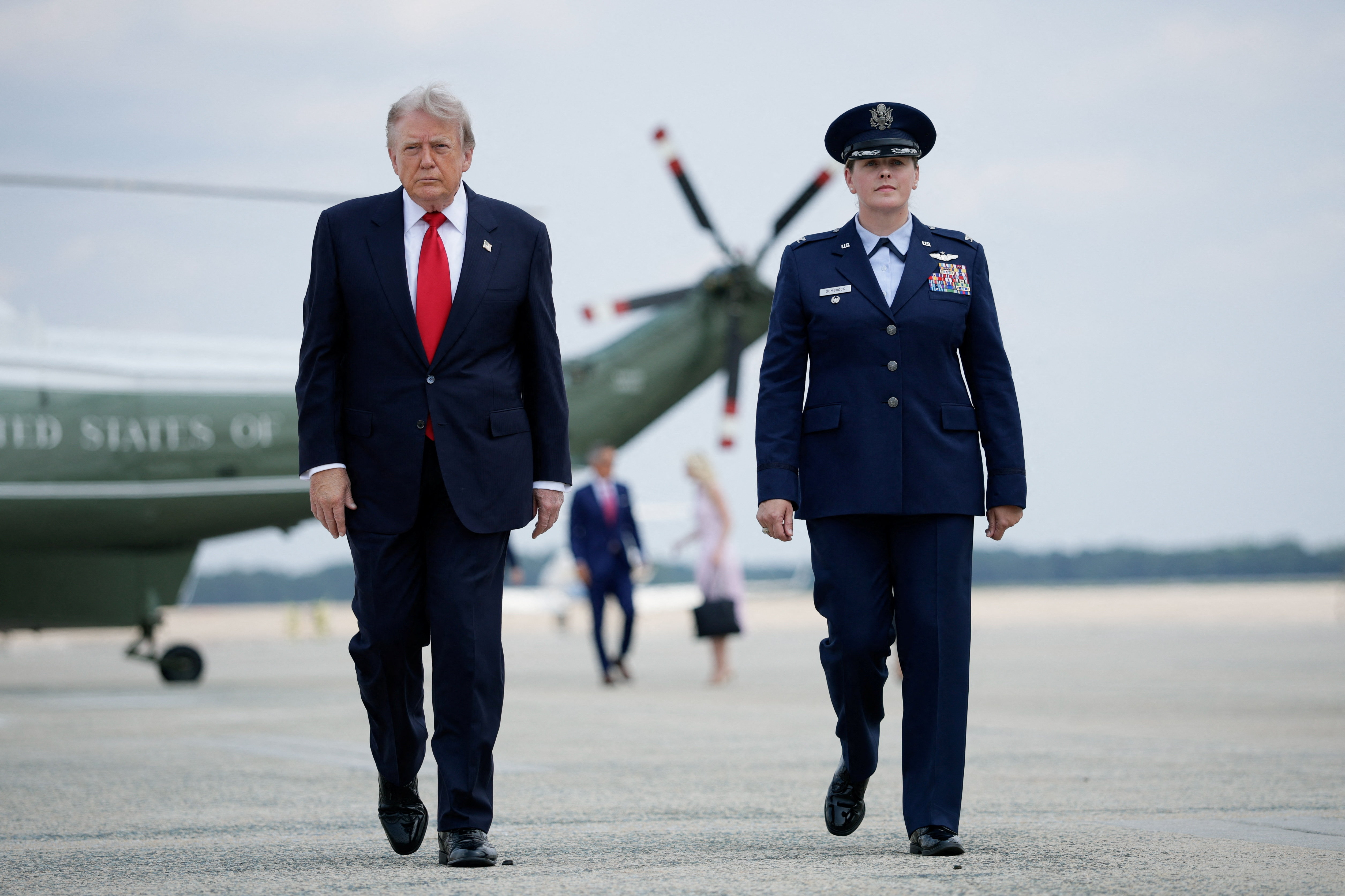 Trump orden&oacute; detener los bombardeos contra Ir&aacute;n para negociar un acuerdo, aunque advirti&oacute;: "O avanzan r&aacute;pido o no avanzan"