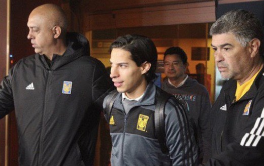 Diego Lainez ya llegó a Monterrey para formalizar su fichaje con Tigres (captura Twitter)