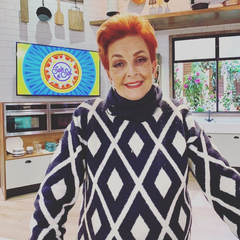 La presentadora es conocida como la "Dama del Buen Decir" por su impecable y elegante manera de hablar en la televisión.(Foto: Instagram/@talinafernandezoficial)