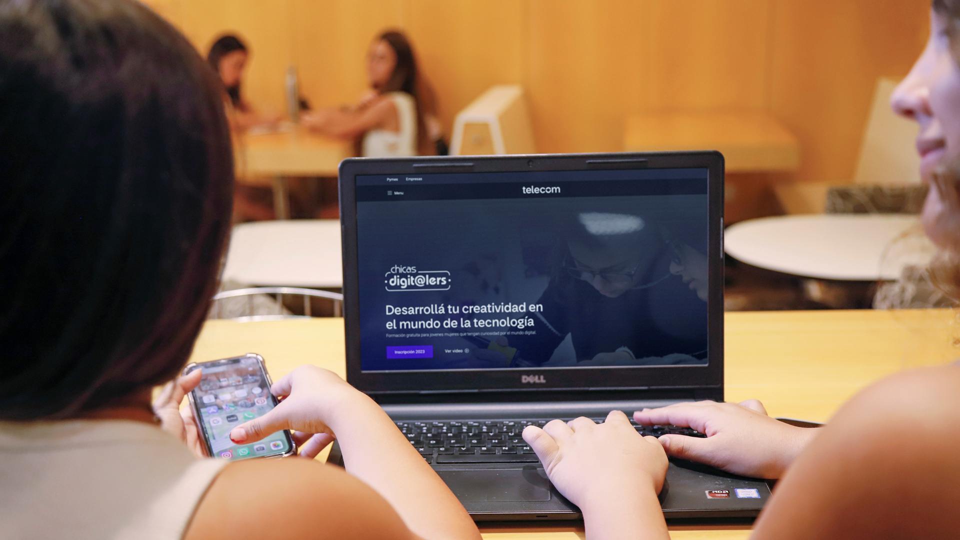 Chicas Digit@lers ofrece talleres para aprender desde cero y también opciones dirigidas a quienes poseen cierto conocimiento (Telecom)