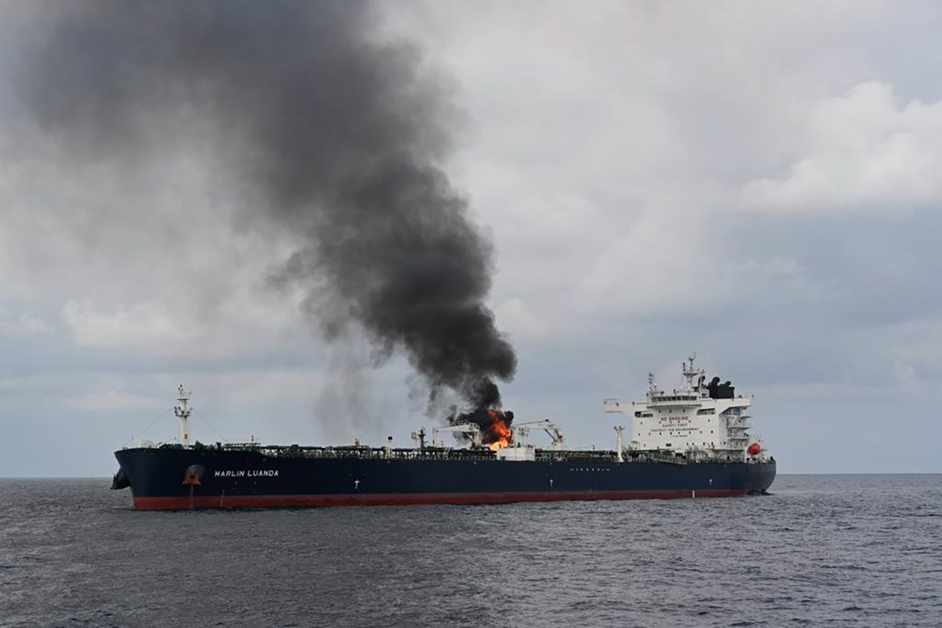 Ataque en el mar Rojo: un proyectil hundi&oacute; un buque mercante de bandera india frente a las costas de Yemen