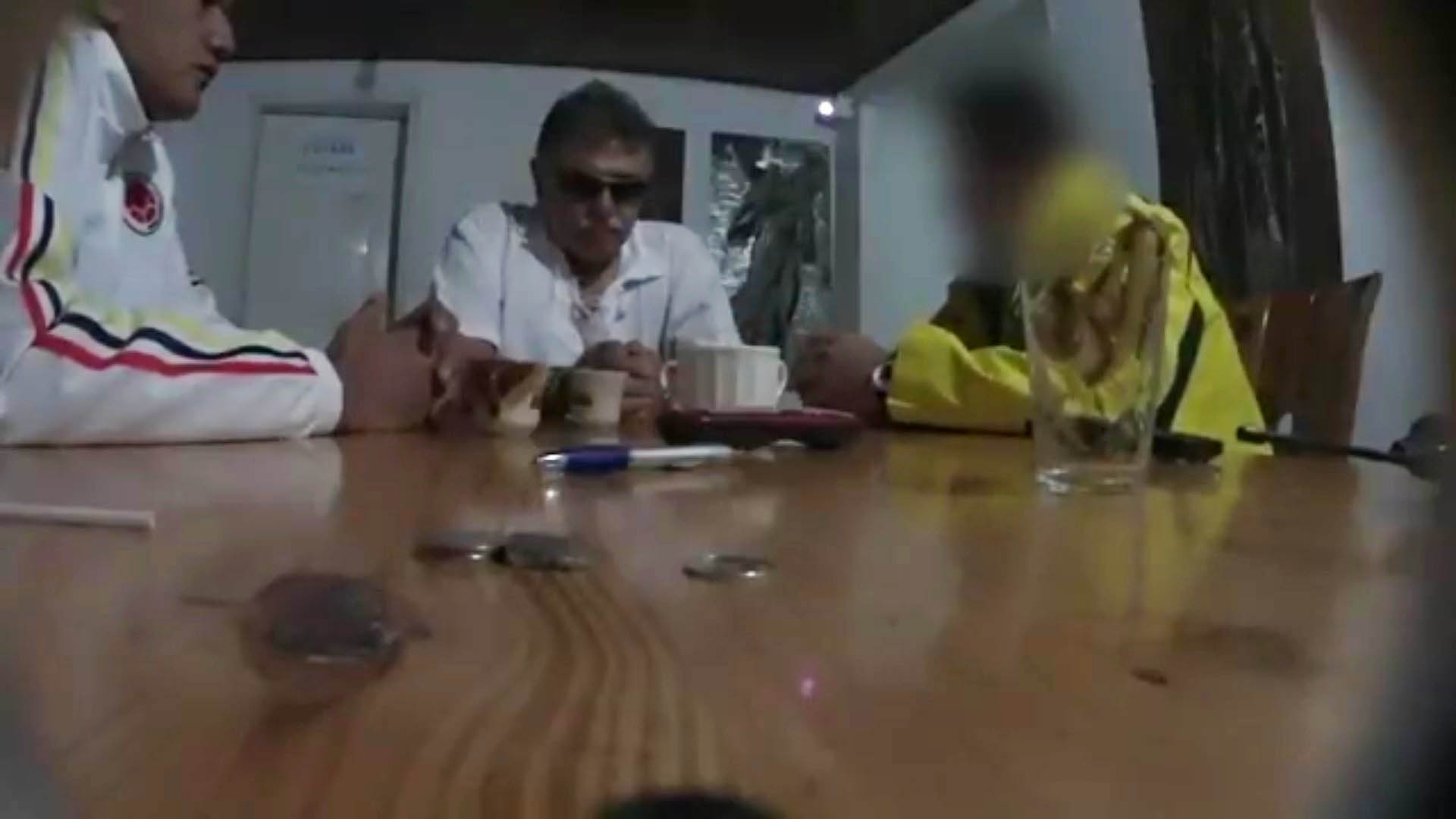 Captura del video publicado por la Fiscalía sobre la reunión en la que "Santrich" estaría negociando el envío de la cocaína a Estados Unidos