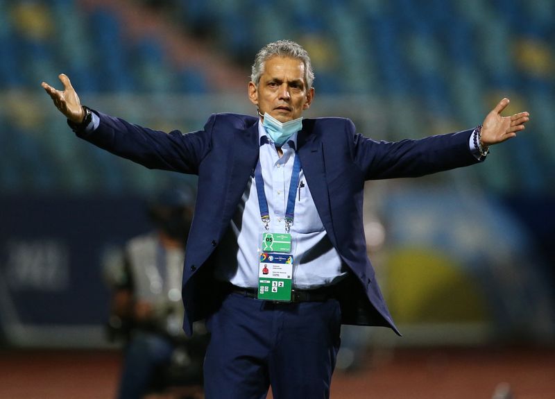 Foto de archivo. El entrenador de la selección colombiana de fútbol, Reinaldo Rueda, gesticula en un partido de Colombia contra Venezuela por la fase de grupos de la Copa América 2021 en el estadio Olímpico Pedro Ludovico en Goiania, Brasil, 17 de junio, 2021. REUTERS/Diego Vara