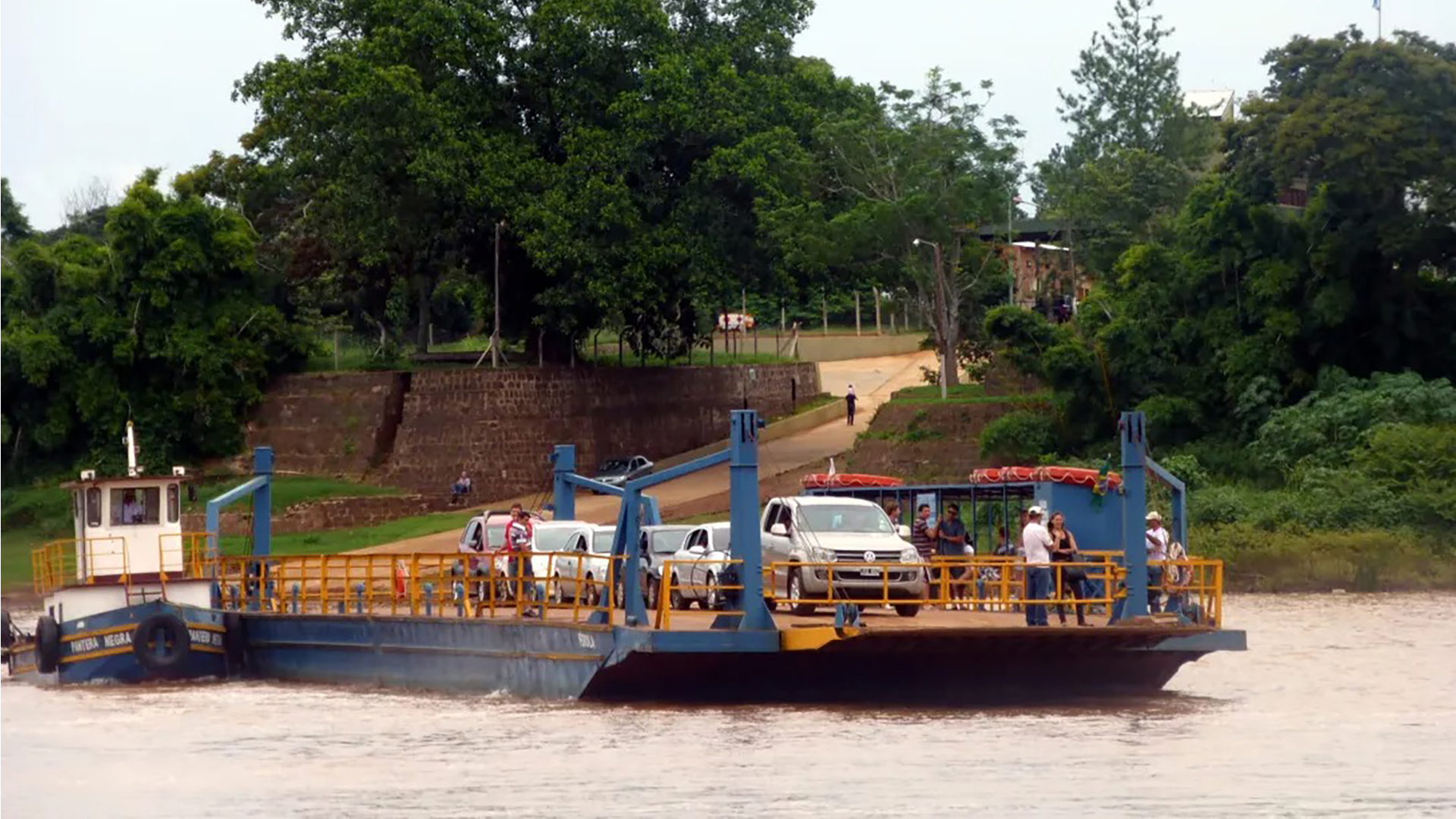 Insólito: un municipio de Misiones cobra una tasa a jornaleros que cruzan a Brasil a trabajar