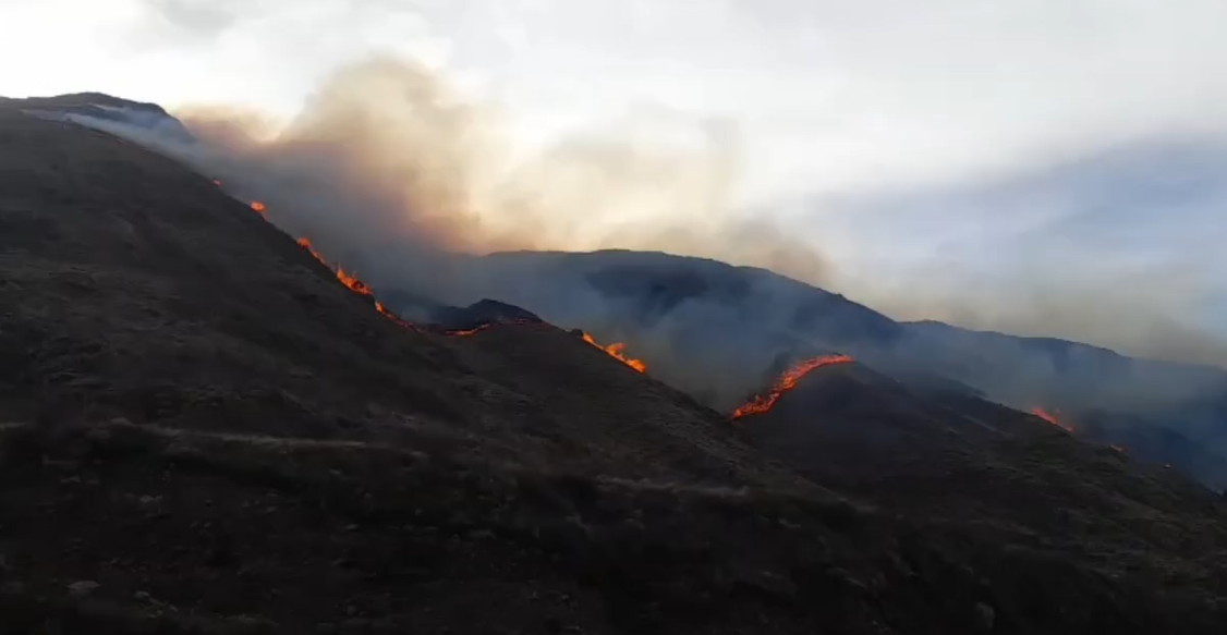 Un gran incendio se desat&oacute; en las sierras de La Rioja y consumi&oacute; 900 hect&aacute;reas en solo un d&iacute;a