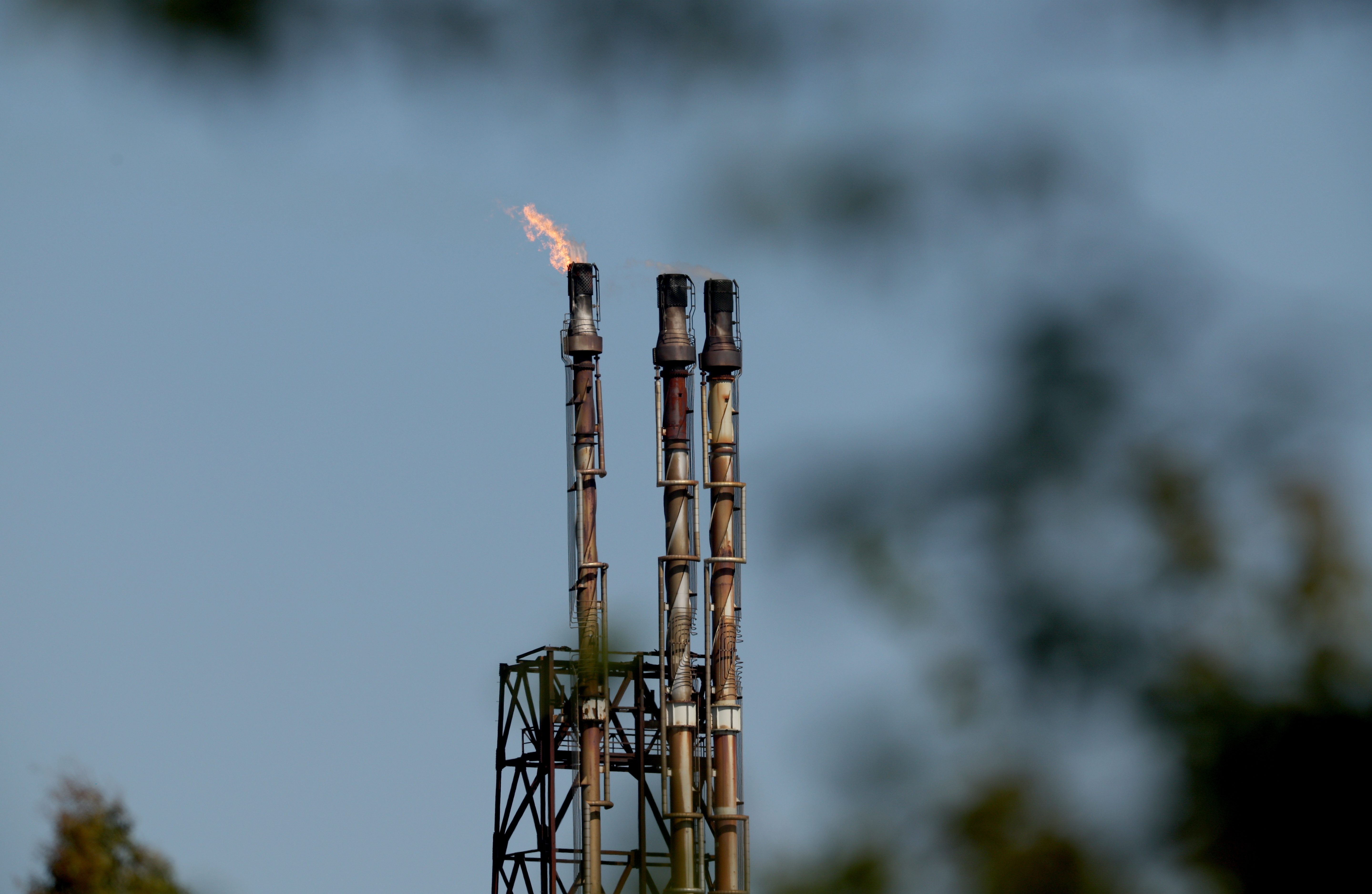 El precio del petr&oacute;leo se desploma ante la expectativa de un posible acuerdo de paz entre Estados Unidos e Ir&aacute;n