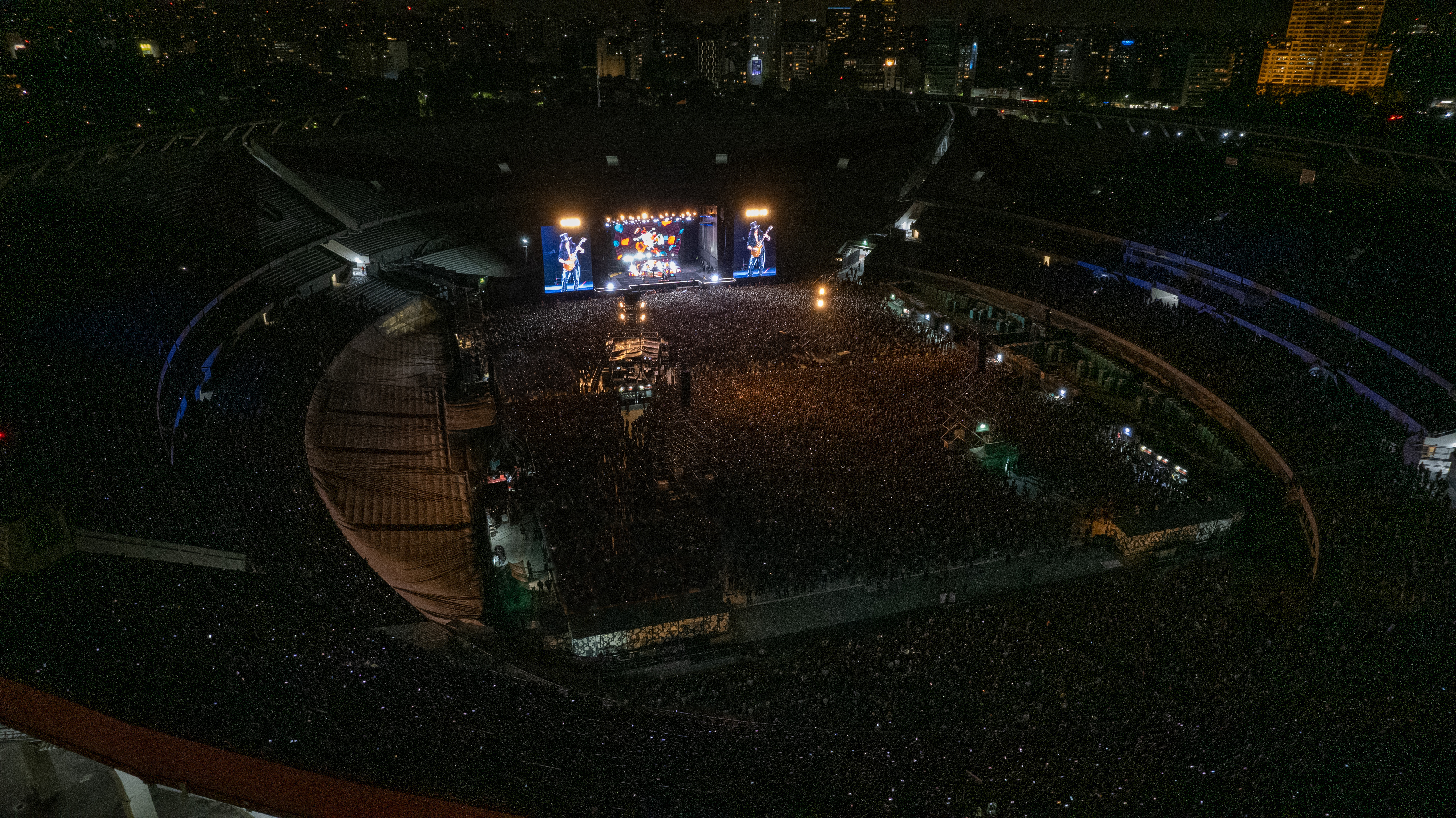 Una vista aérea del Monumental colmado por el público de los Guns N' Roses (Prensa DF Entertainment)