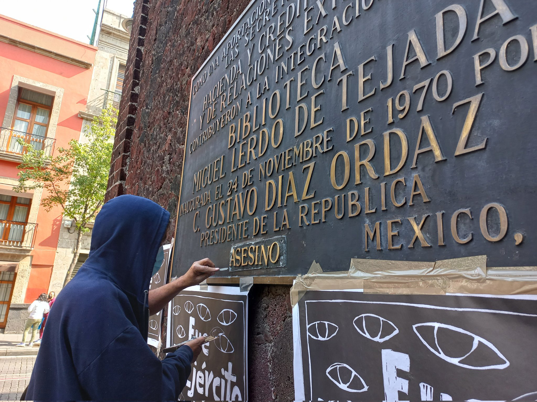 El Comité 68 protestó a un 1 día del aniversario de la masacre de Tlatelolco (Créditos: Twitter @Comite68)