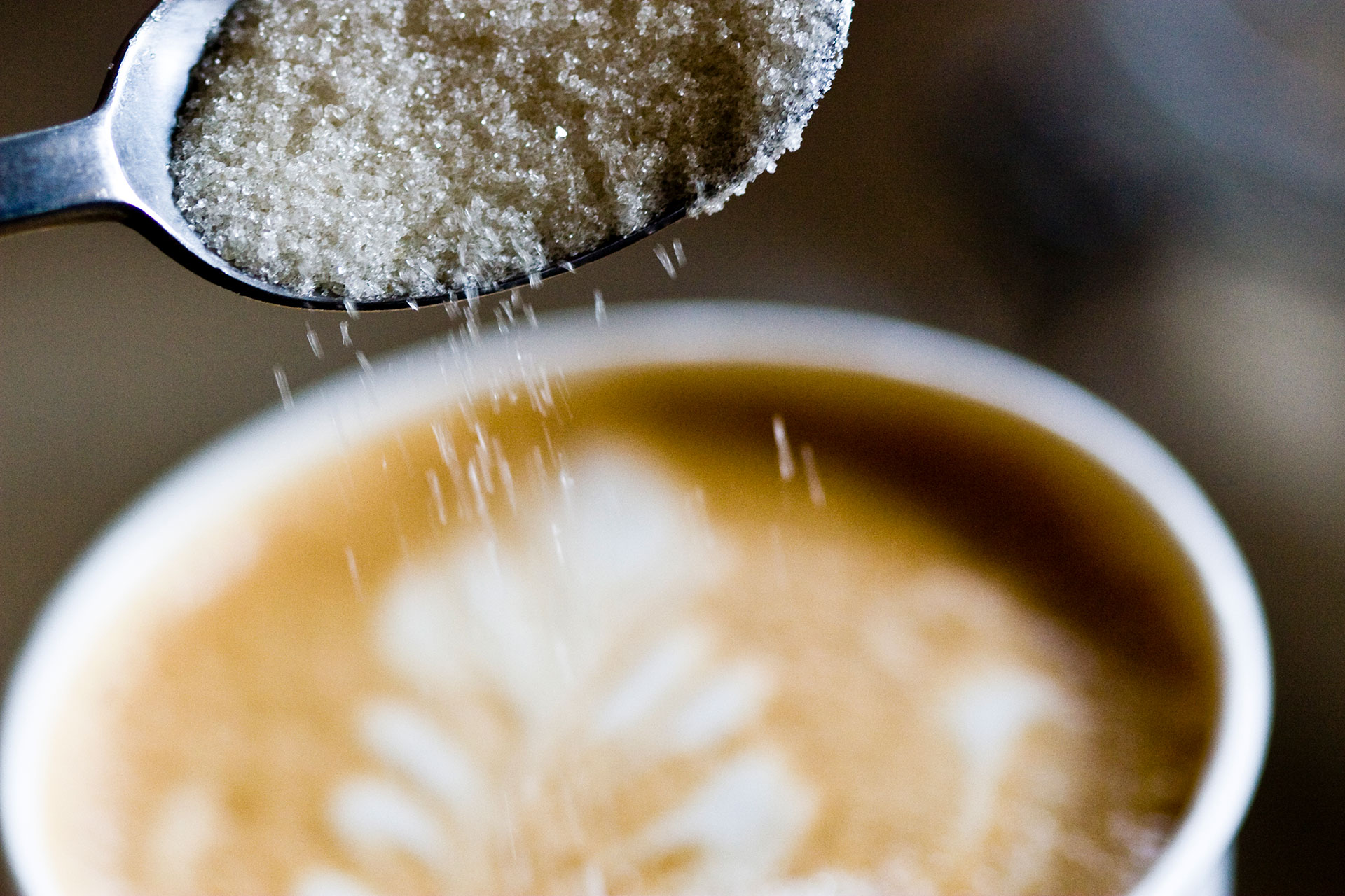 El consumo de café se relaciona con un menor riesgo de muerte, incluso con azúcar 