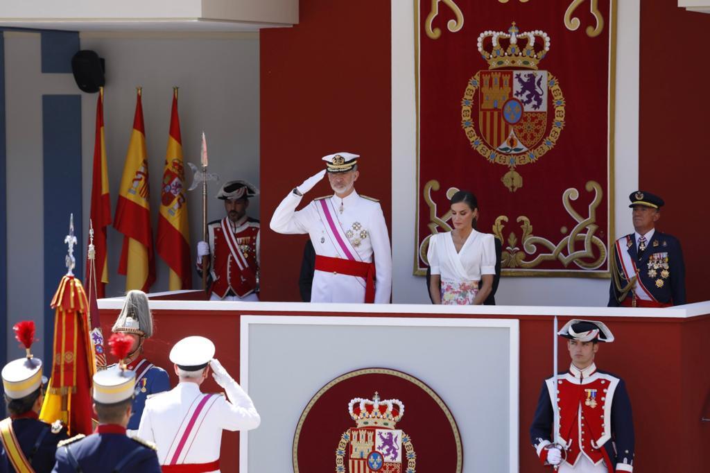 Felipe VI y Letizia, en la tribuna del desfile del Día de las Fuerzas Armadas. (Europa Press)