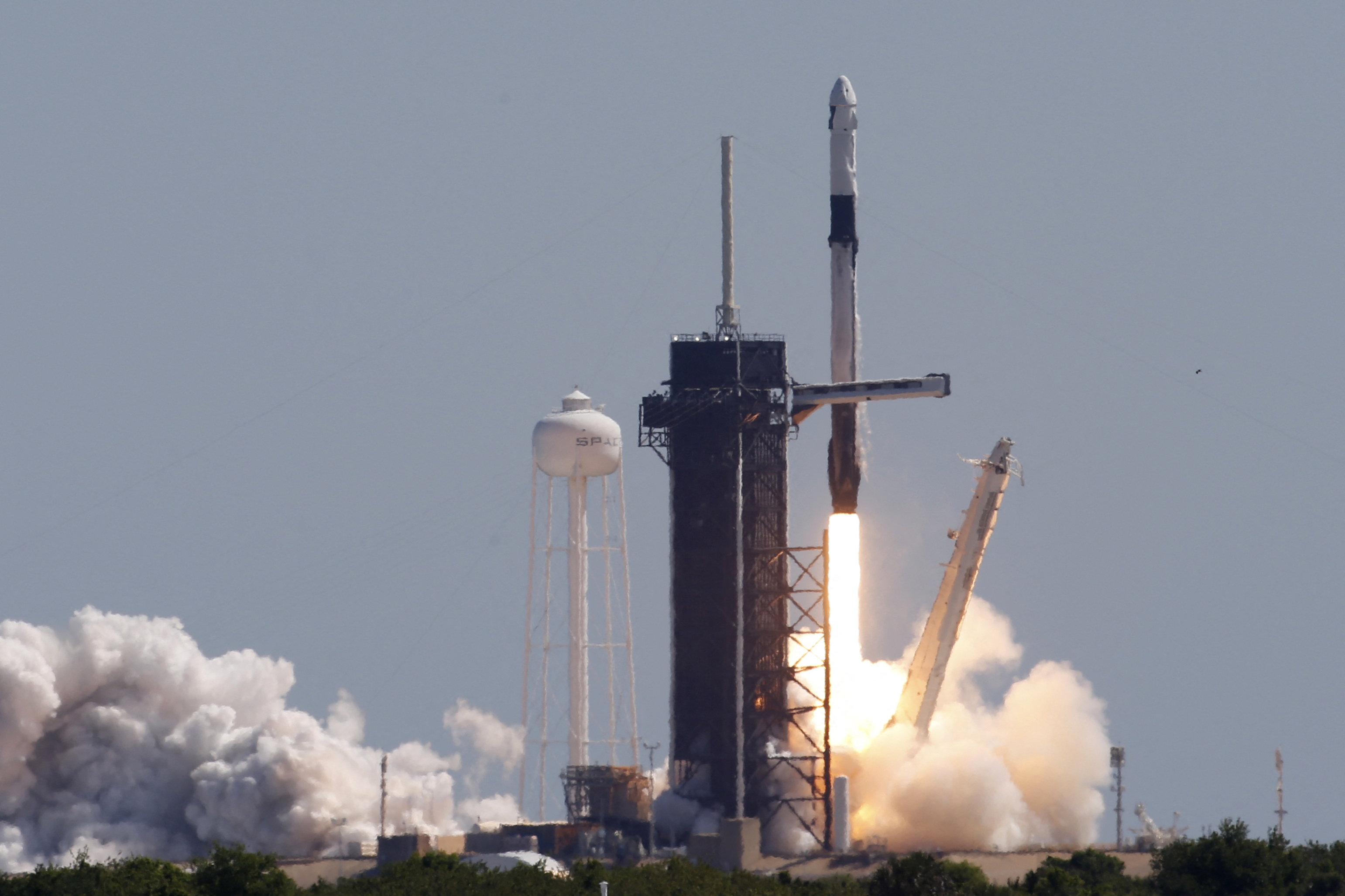 La missione con equipaggio Axiom 1 viene lanciata da un razzo SpaceX dal Kennedy Space Center in Florida, USA.  (Reuters/Tom Burr)