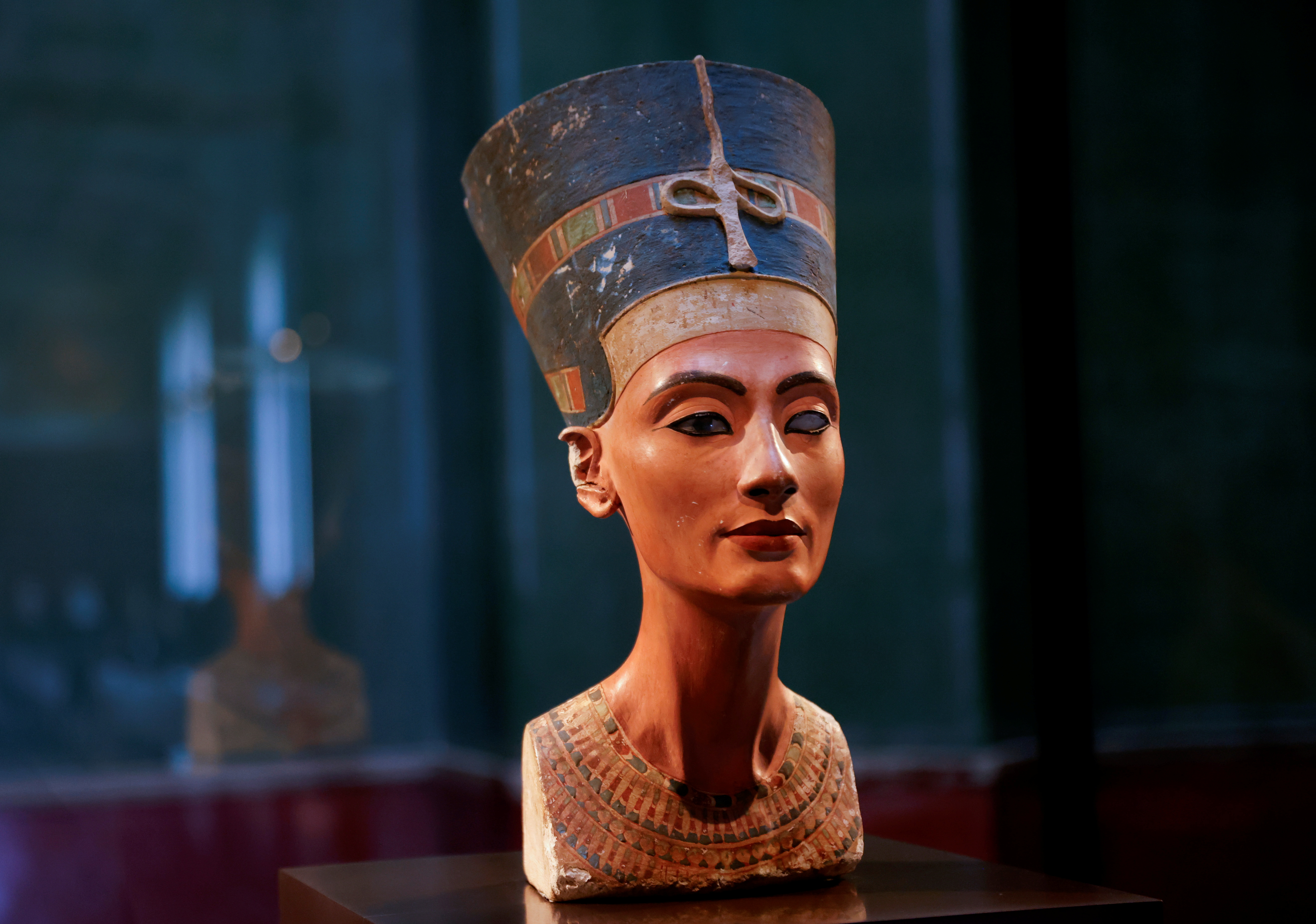 El busto de la reina Nefertiti ilusiona a los expertos, en especial a aquellos que creen que fue la gobernante de uno de los periodos más prolíficos de la civilización egipcia / REUTERS/Fabrizio Bensch