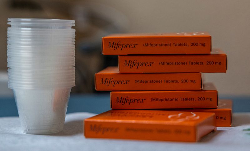 La modificación dispone que los fármacos utilizados en abortos inducidos por medicamento sólo podrán entregarse en persona o por medio de un doctor (REUTERS)