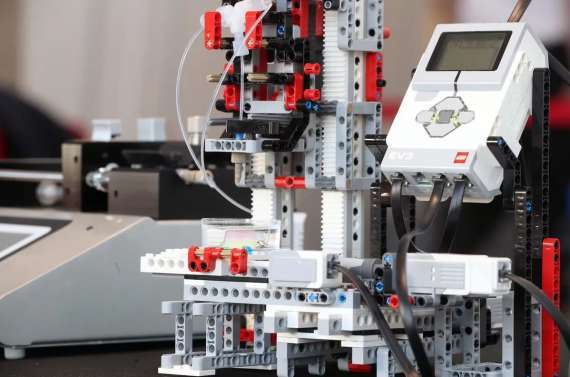 Con piezas LEGO, los científicos crearon una impresora 3D que imprime piel humana