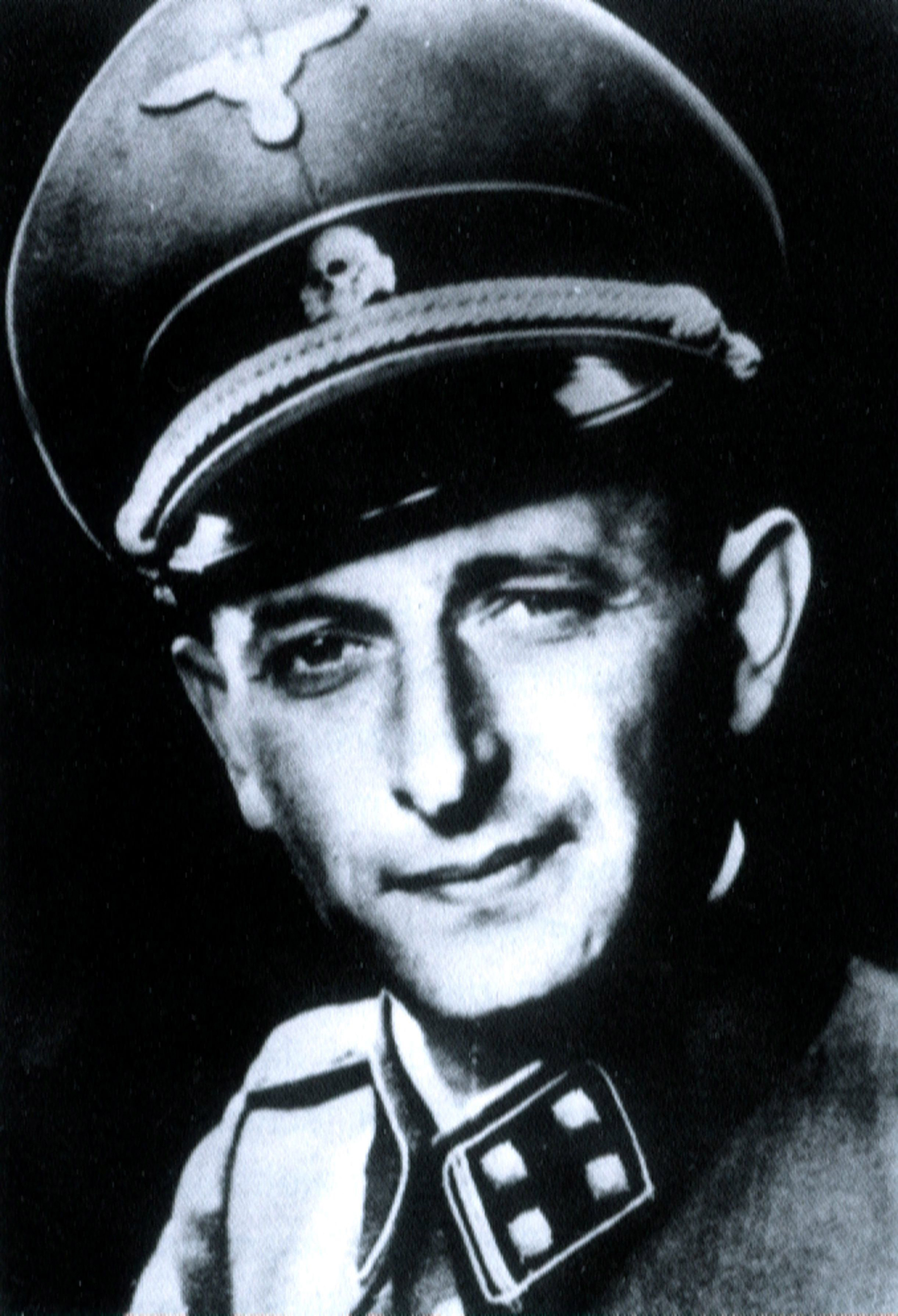 Desde su lugar en la estructura burocrática nazi, Adolf Eichmann organizó, sucesivamente, la expulsión de los judíos de Alemania, su deportación de los territorios ocupados por las nazis y el traslado de millones de judíos a los campos de exterminio (Universal History Archive/UIG/Shutterstock)
