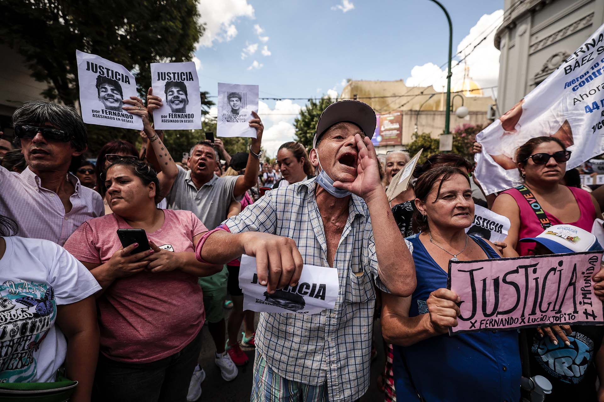 El reclamo de justicia frente a los tribunales de Dolores (EFE/ Juan Ignacio Roncoroni)
