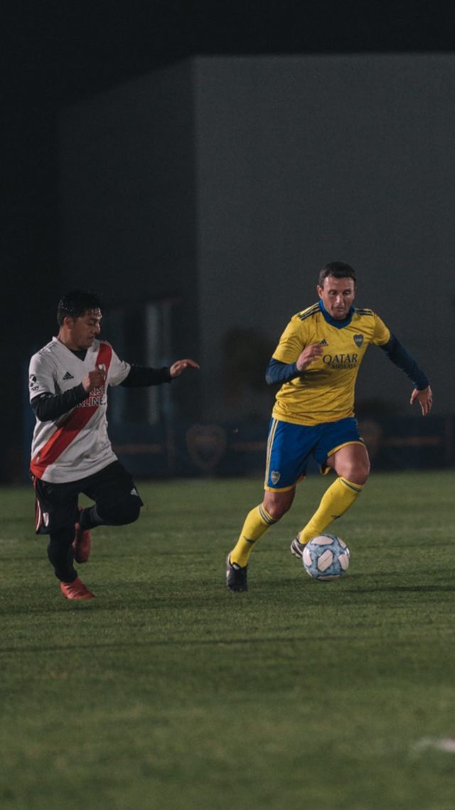 Pablo Ledesma con la camiseta amarilla del Xeneize