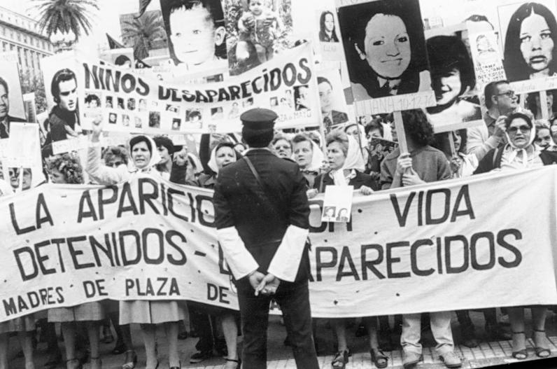 "El objetivo de llegar a la Plaza de Mayo no es posible, pero esto que hicimos hoy ha llegado a la conciencia del país", dijo Adolfo Pérez Esquivel a la multitud