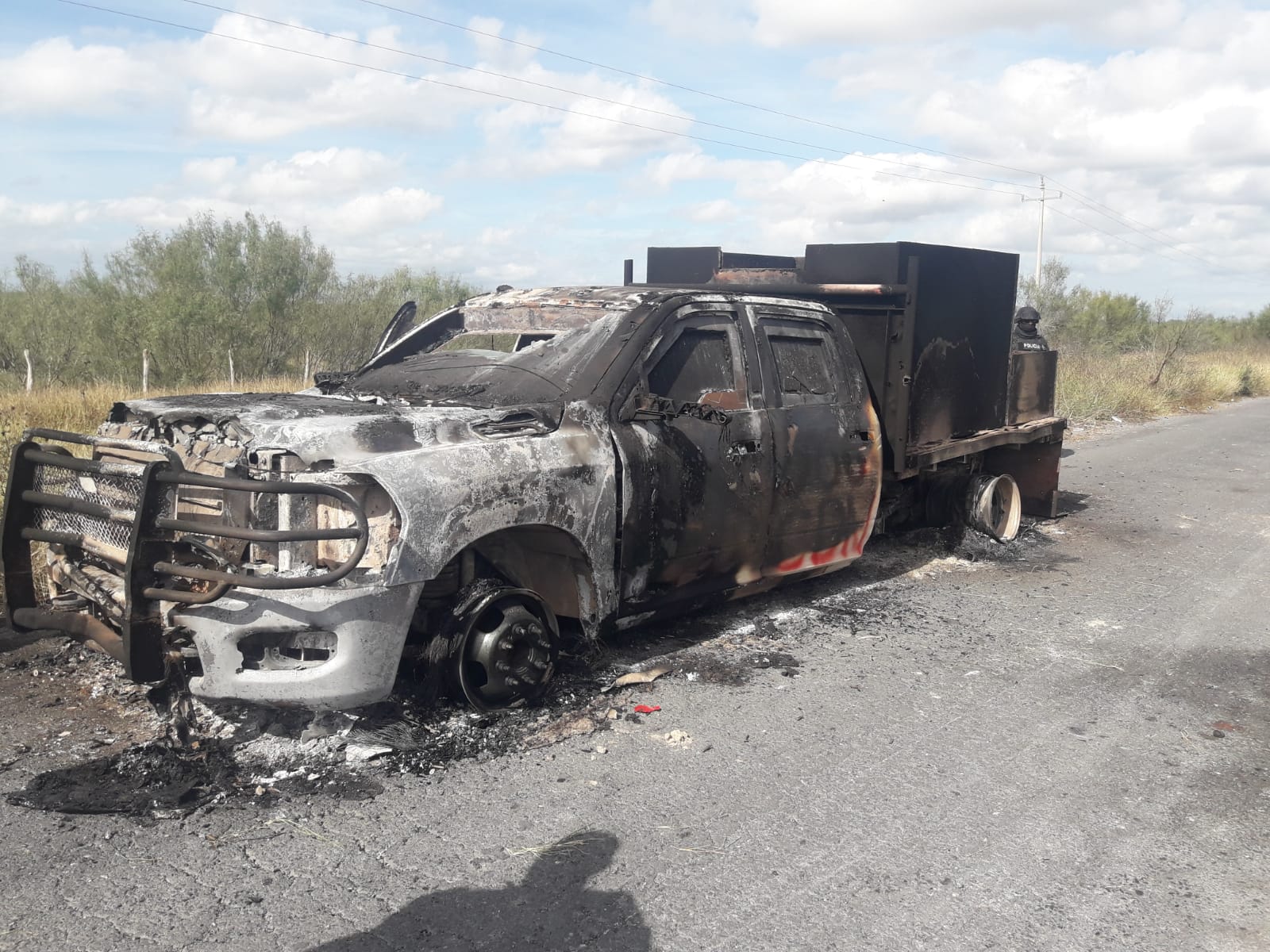 En Nuevo León fue encontrada una camioneta blindada calcinada