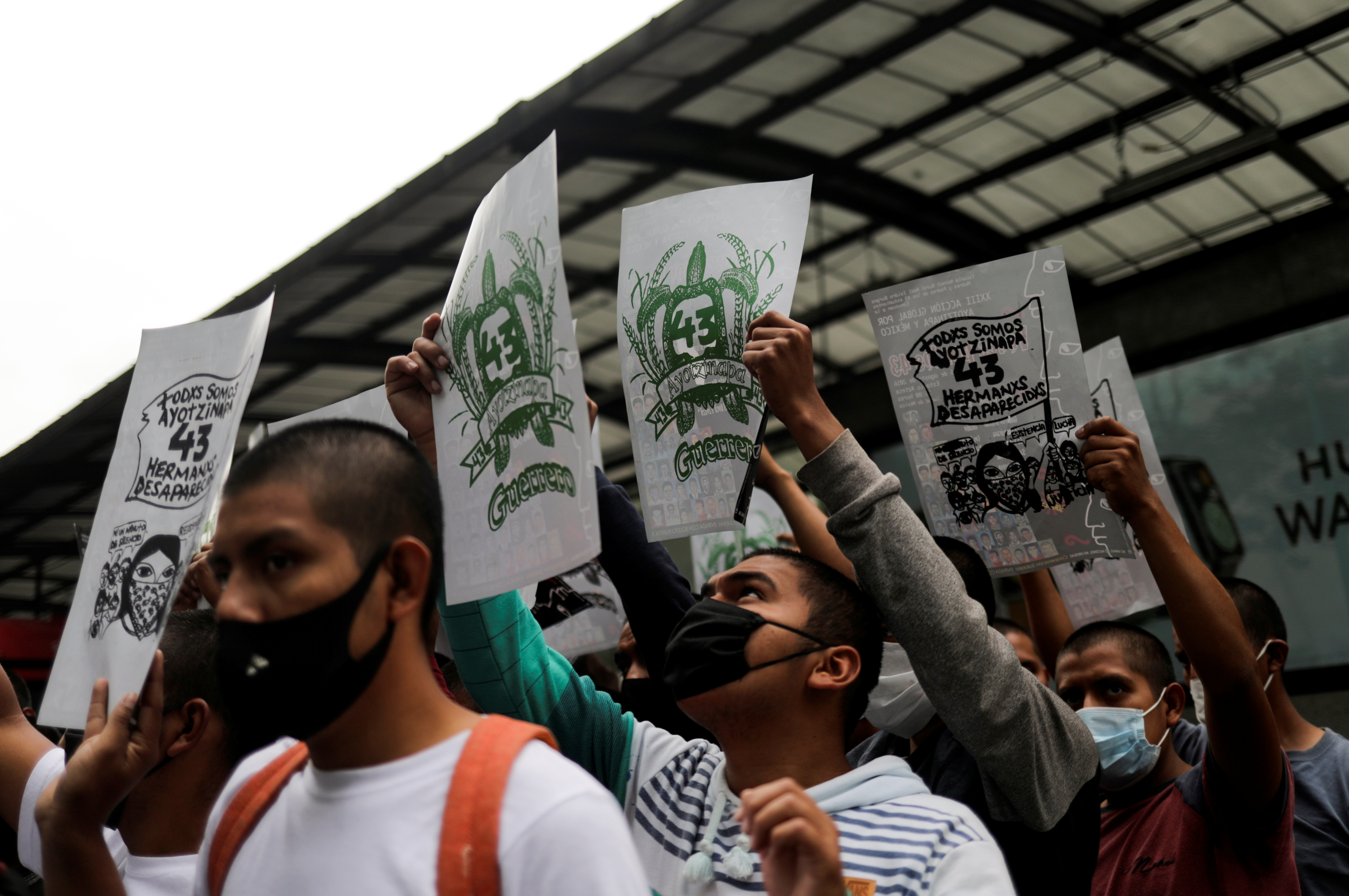 Estudiantes de la Escuela de Formación de Maestros de Ayotzinapa, en la Ciudad de México, México 23 de septiembre de 2020.