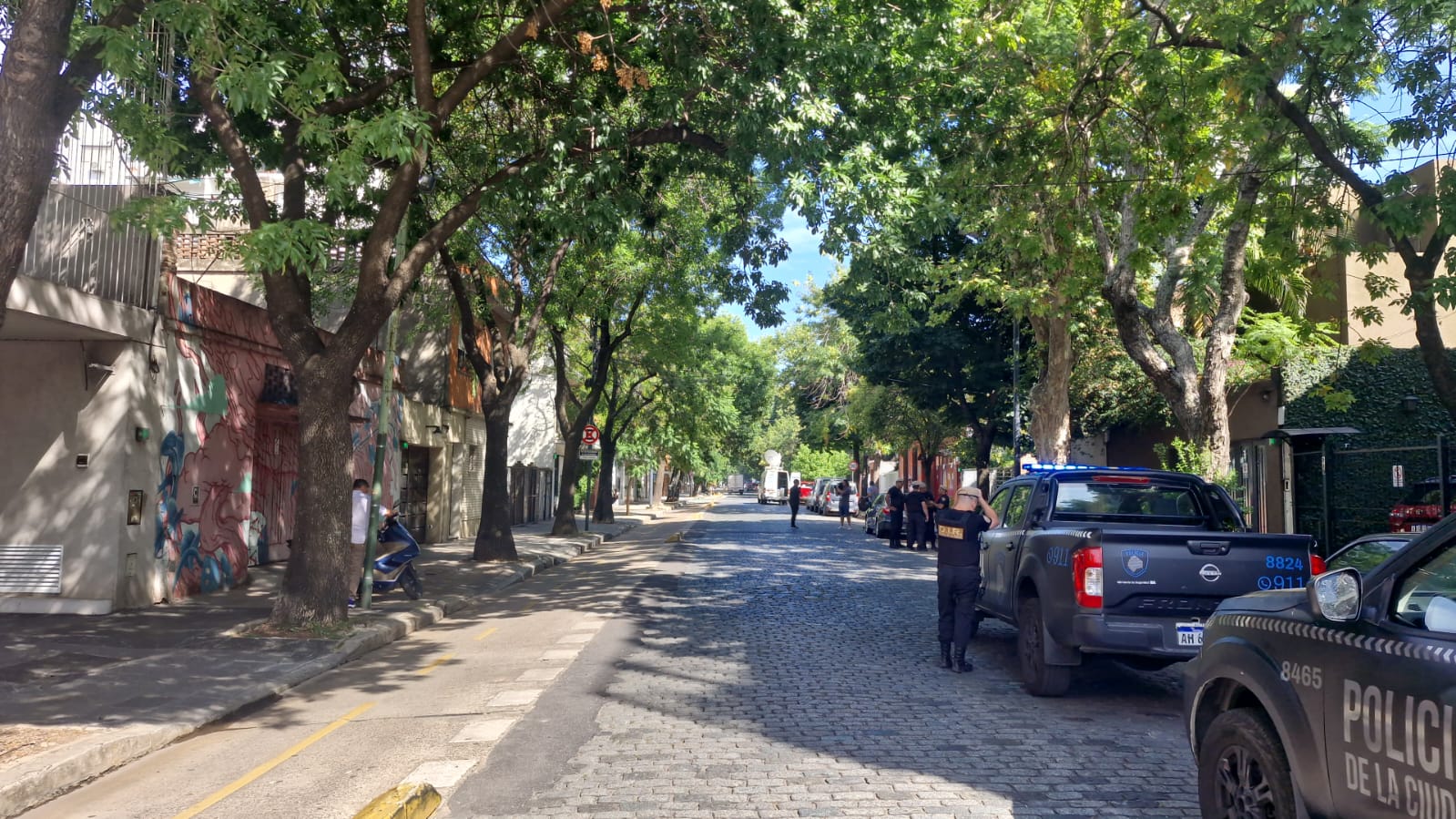 “Nunca compré ropa en Argentina”: la frase de Caputo que reavivó el debate en medio del boom de compras en el exterior