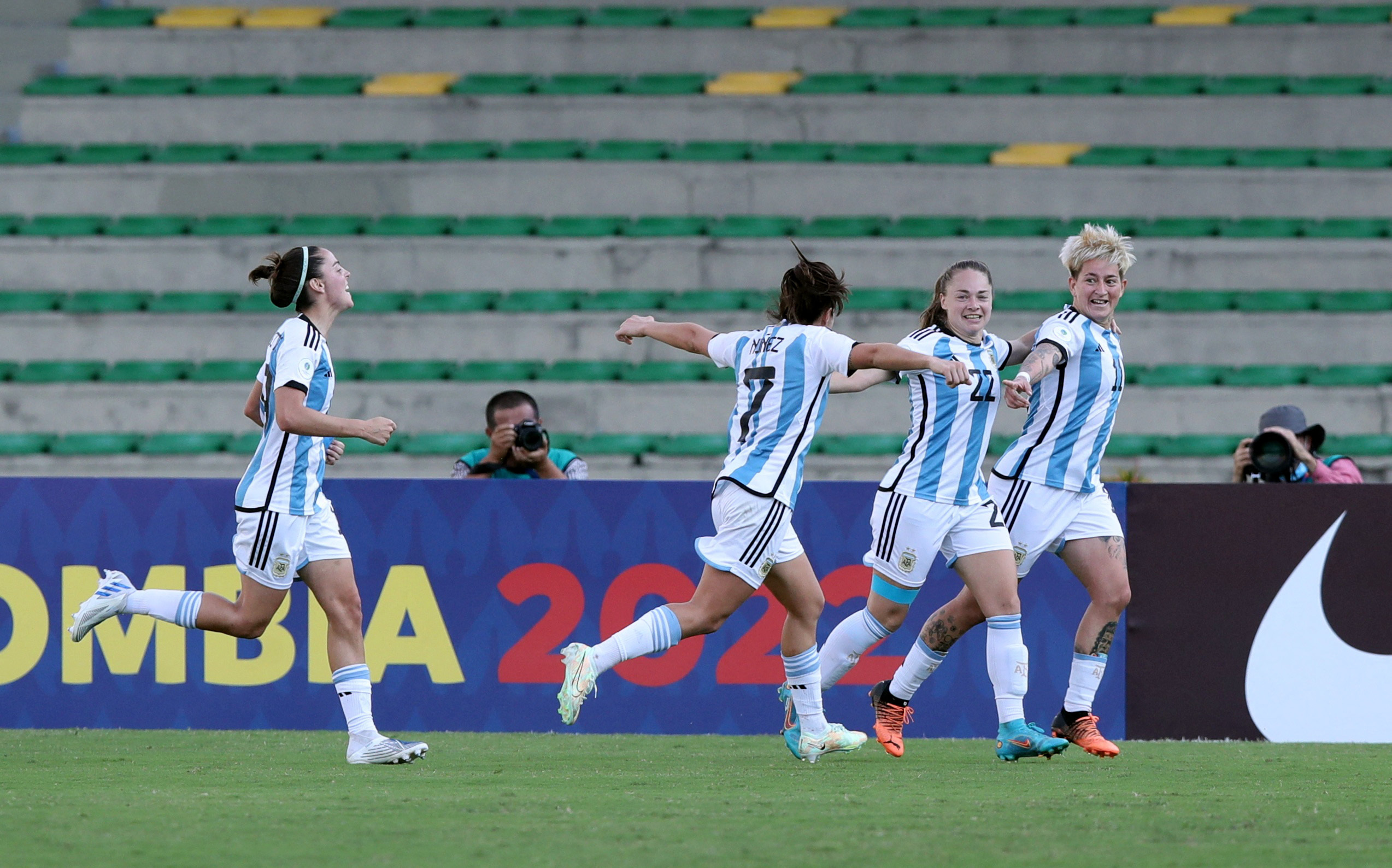 La selección femenina viene de golear a Uruguay (REUTERS/Amanda Perobelli)