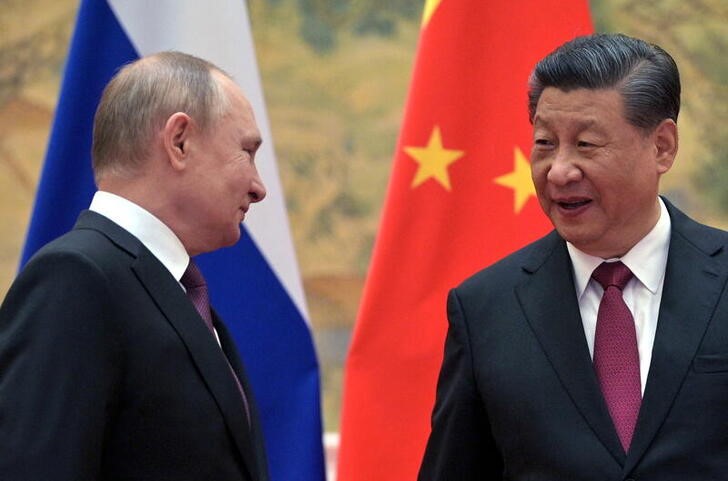 El presidente ruso, Vladimir Putin (izq), y su homólogo chino, Xi Jinping, se reunieron en Beijing, China. el 4 febrero 2022 (Sputnik/Aleksey Druzhinin/Kremlin vía Reuters)