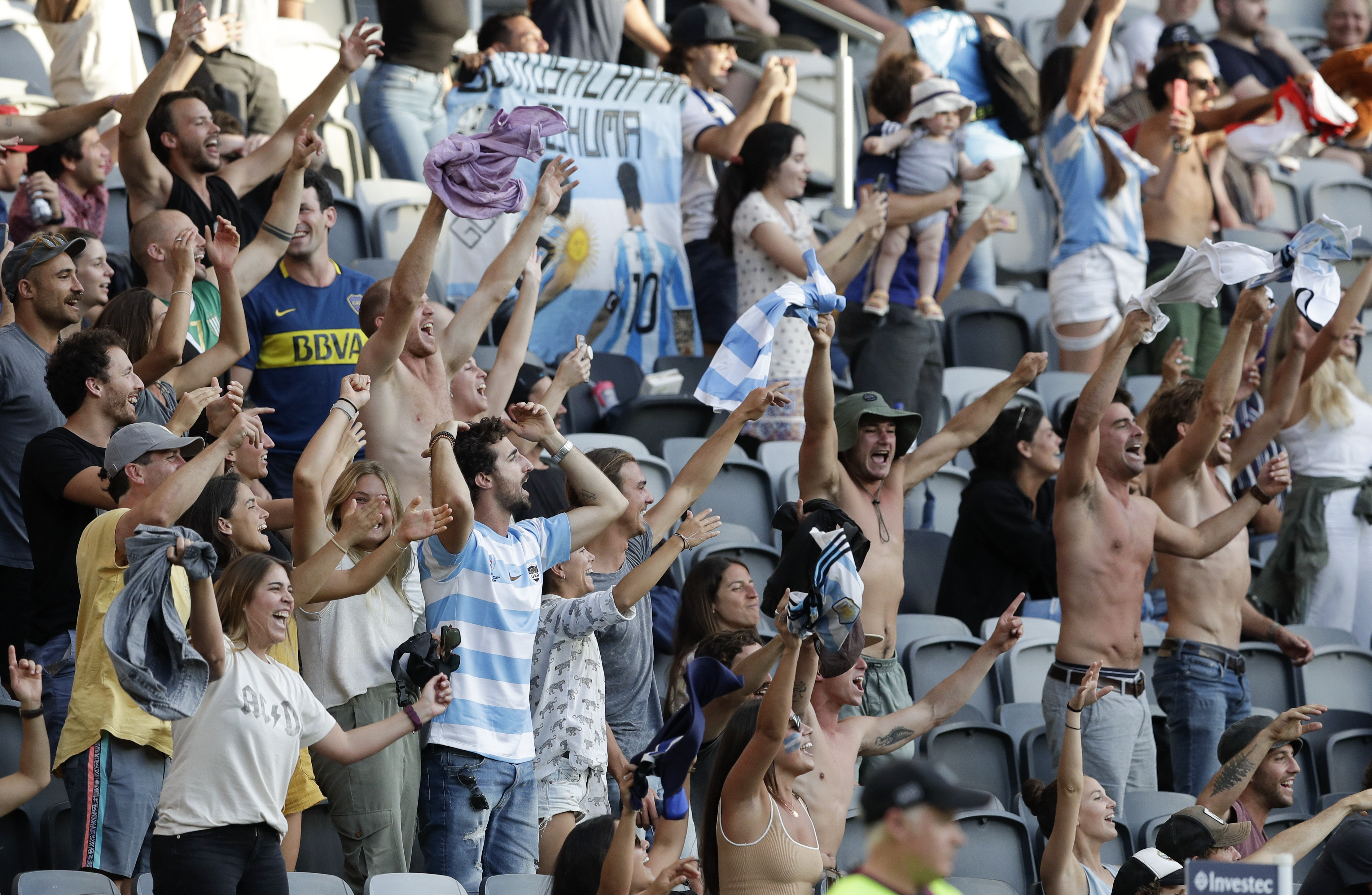 El triunfo fue celebrado por la hinchada argentina presente en Sydney (AP Photo/Rick Rycroft)