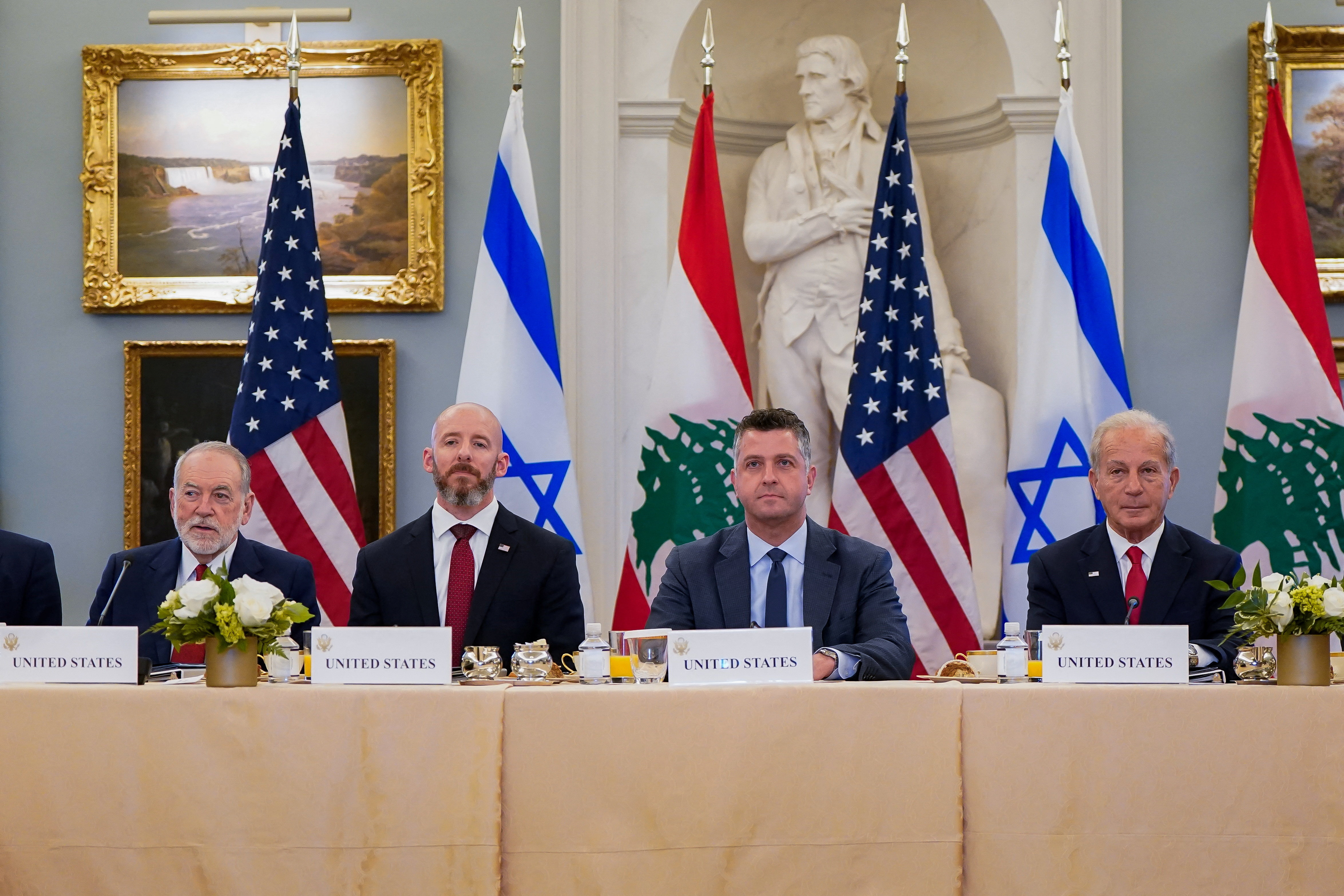 Israel y L&iacute;bano ratificaron el alto el fuego y acordaron la creaci&oacute;n de "zonas piloto" bajo control exclusivo de Beirut