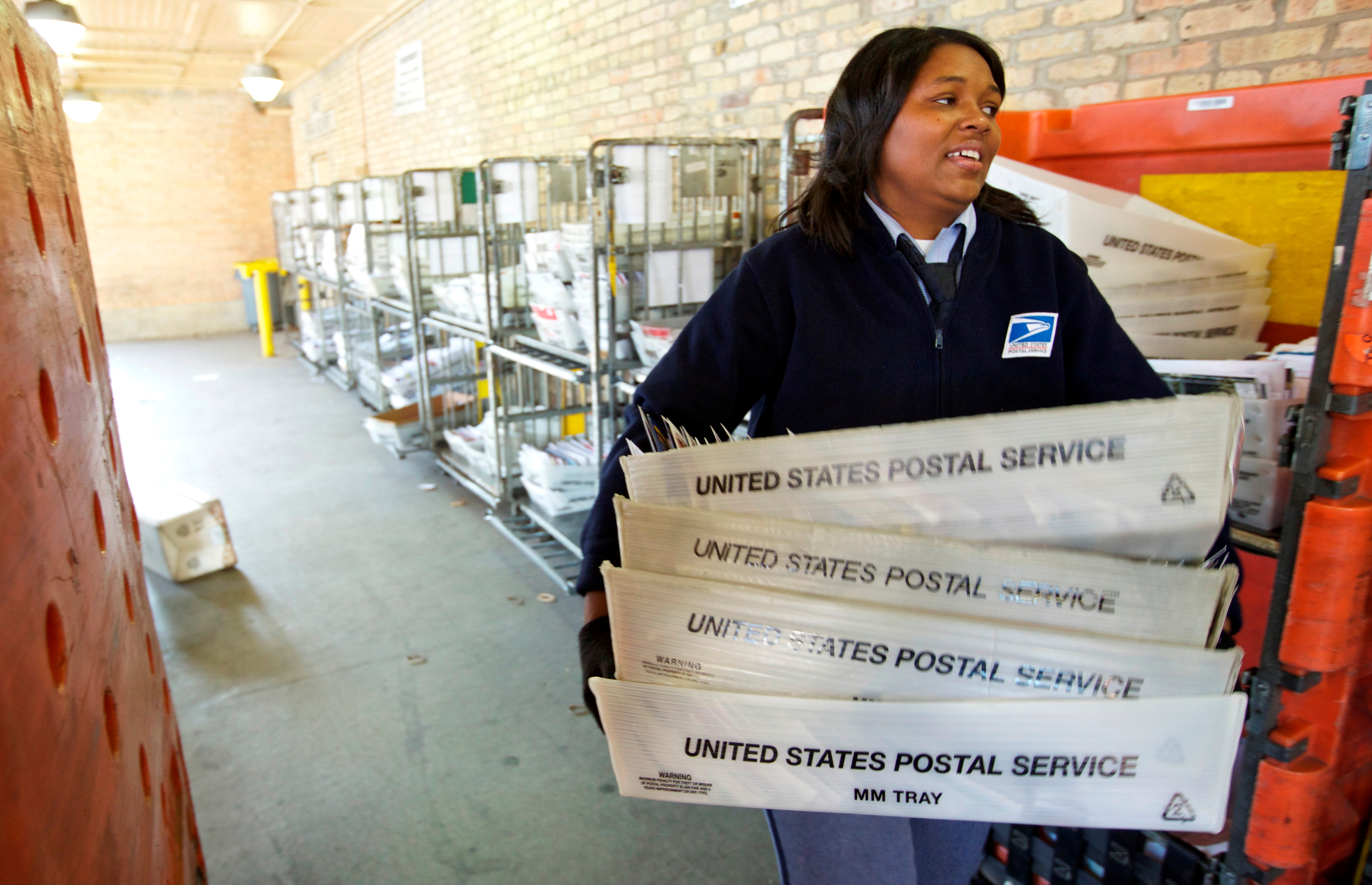 Empleada del Servicio Postal de EEUU (USPS) en Chicago (REUTERS/John Gress/File Photo)