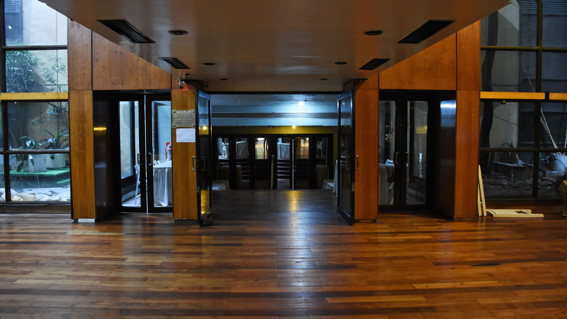 El Hotel Bauen no pudo resistir al cese de actividades obligado por la pandemia de coronavirus.