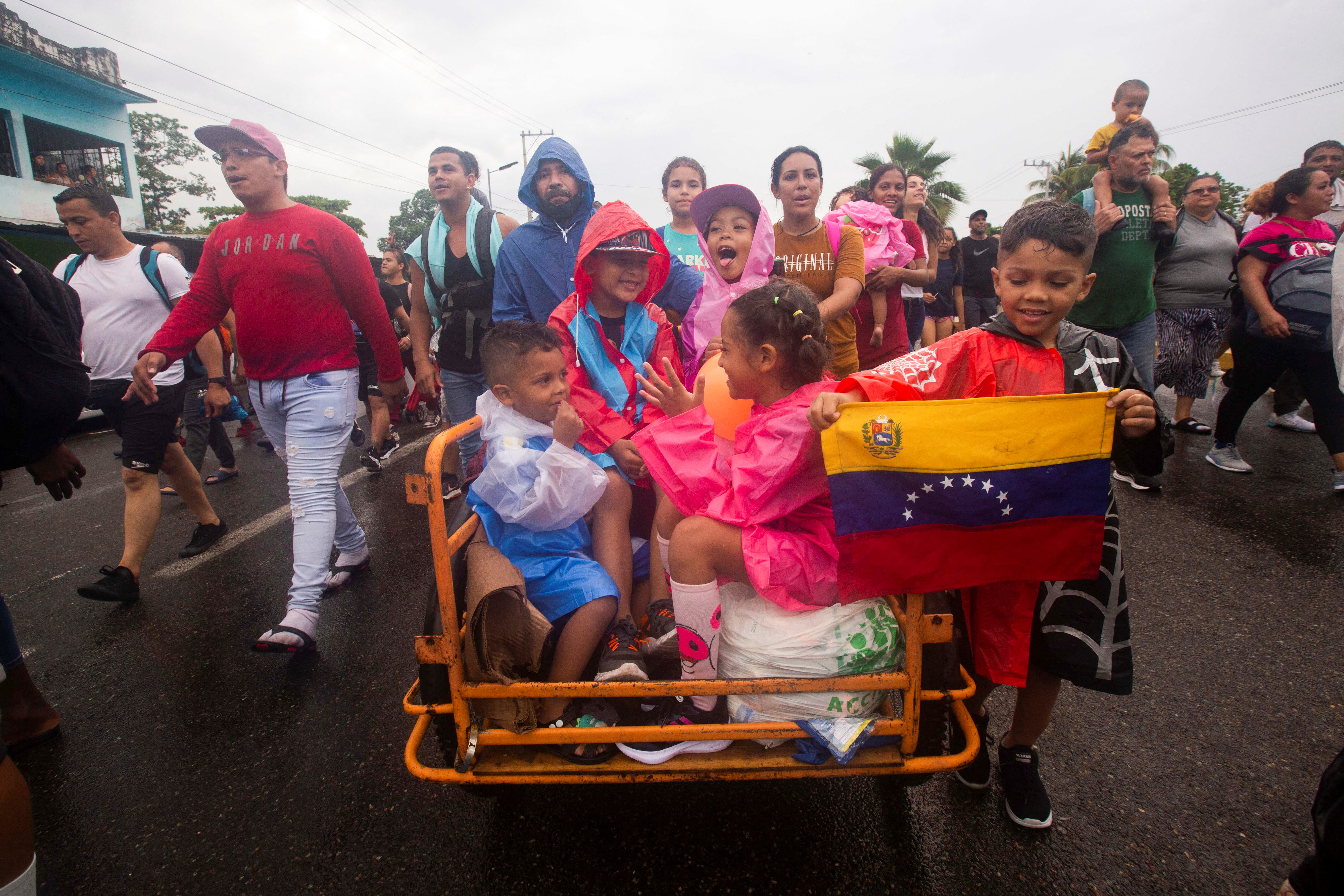 Save the Children pidió a gobierno de AMLO protección para menores que viajan en caravana migrante por México