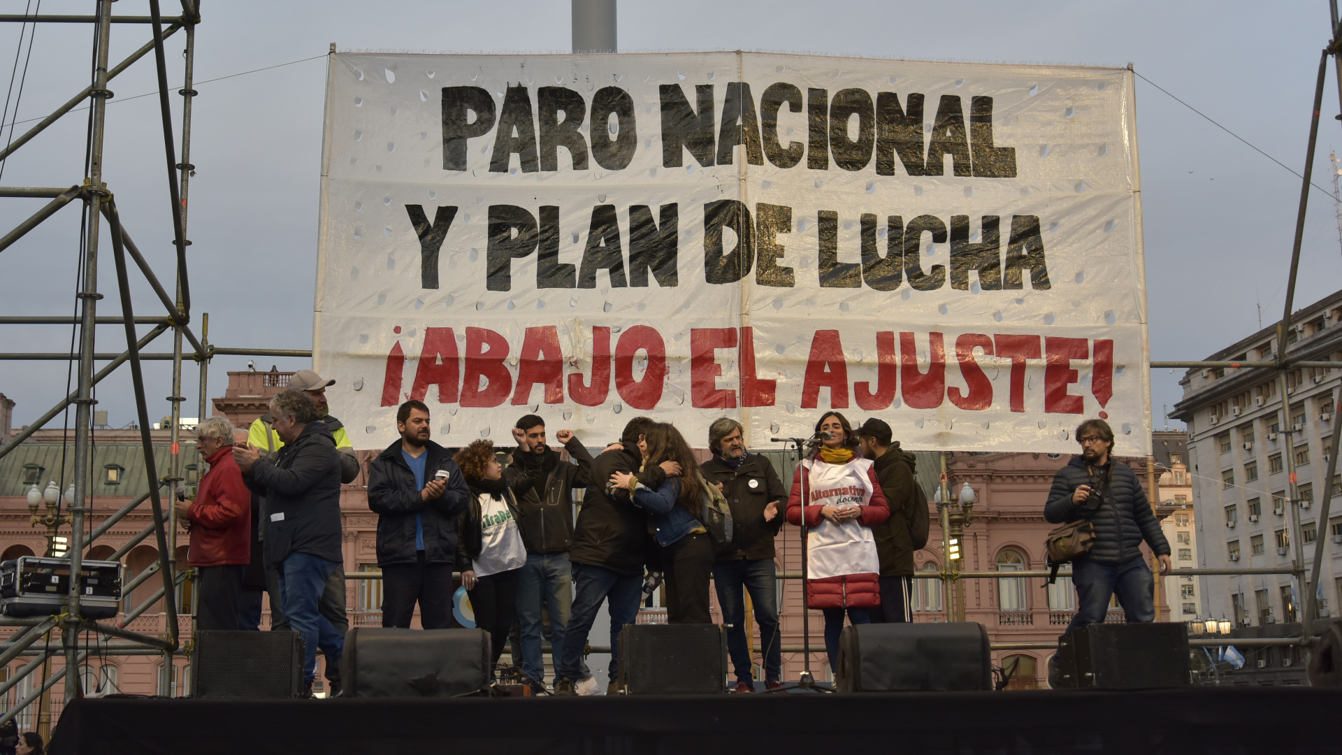 Un total de nueve oradores participaron del acto de cierre en Plaza de Mayo (Crédito: Gustavo Gavotti)
