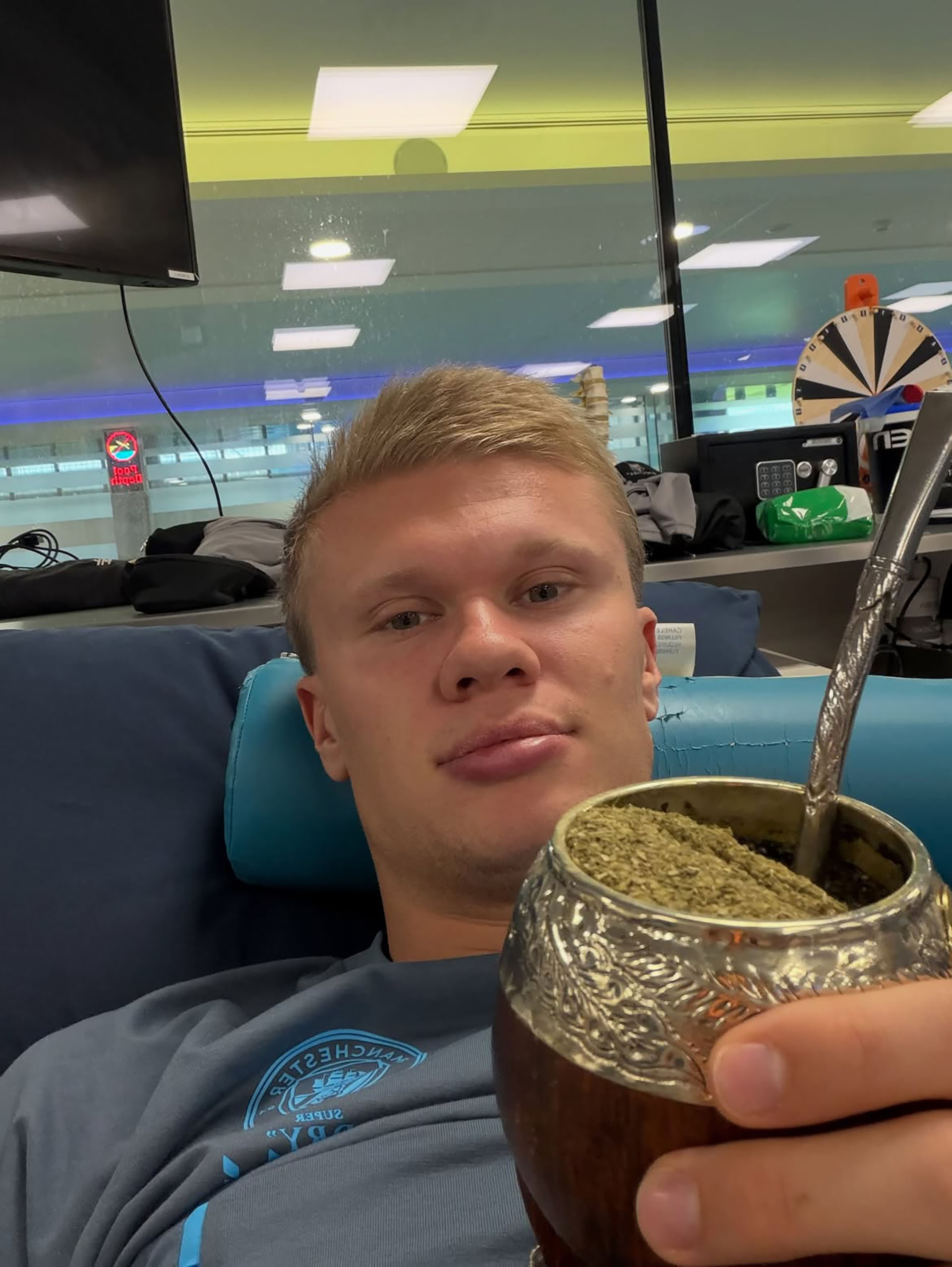 La foto de Erling Haaland con un mate que se hizo viral: la especial dedicatoria para tres jugadores de la selección argentina
