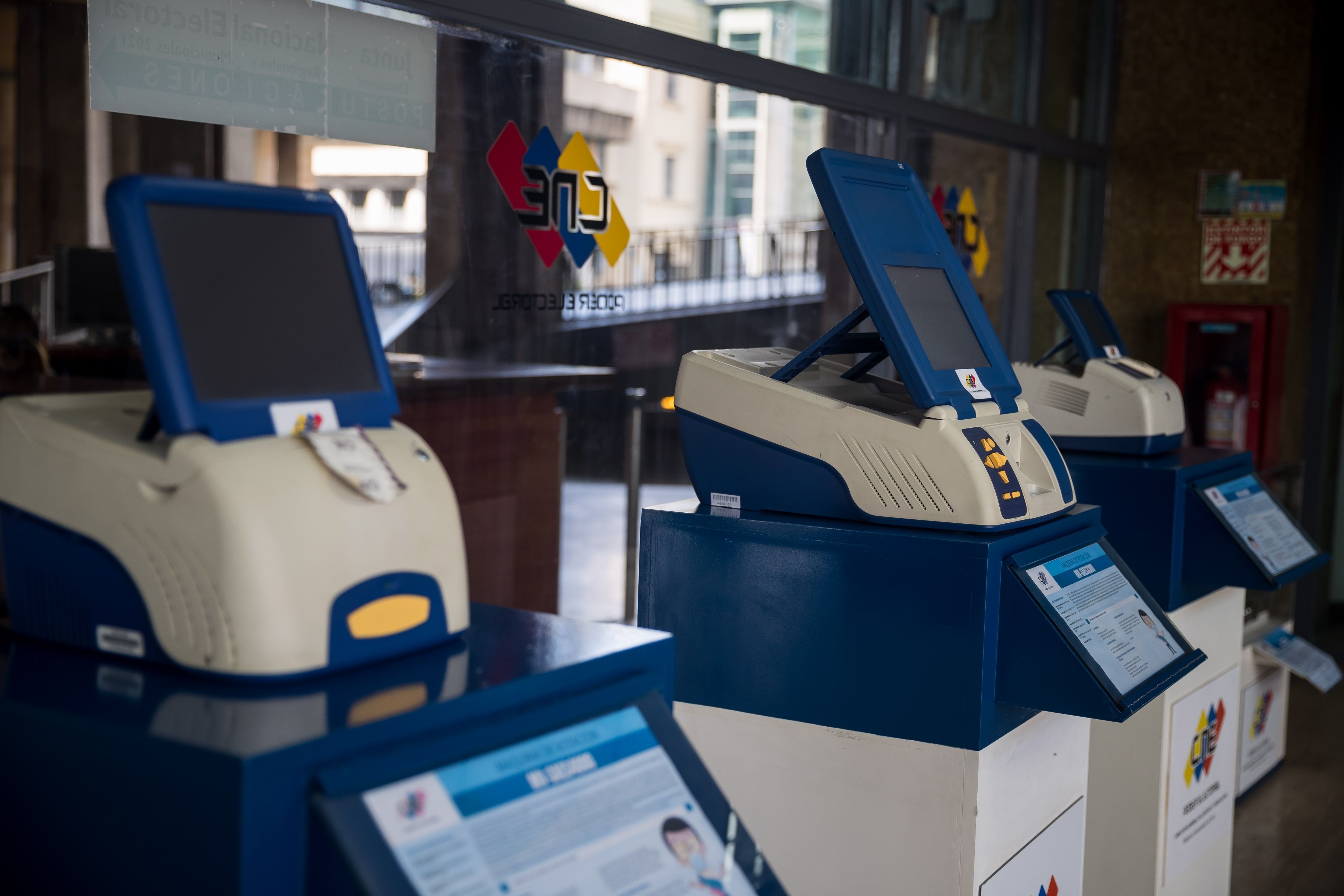 Máquinas de votación de la empresa Smartmatic, en la sede del Consejo Nacional Electoral de Venezuela
