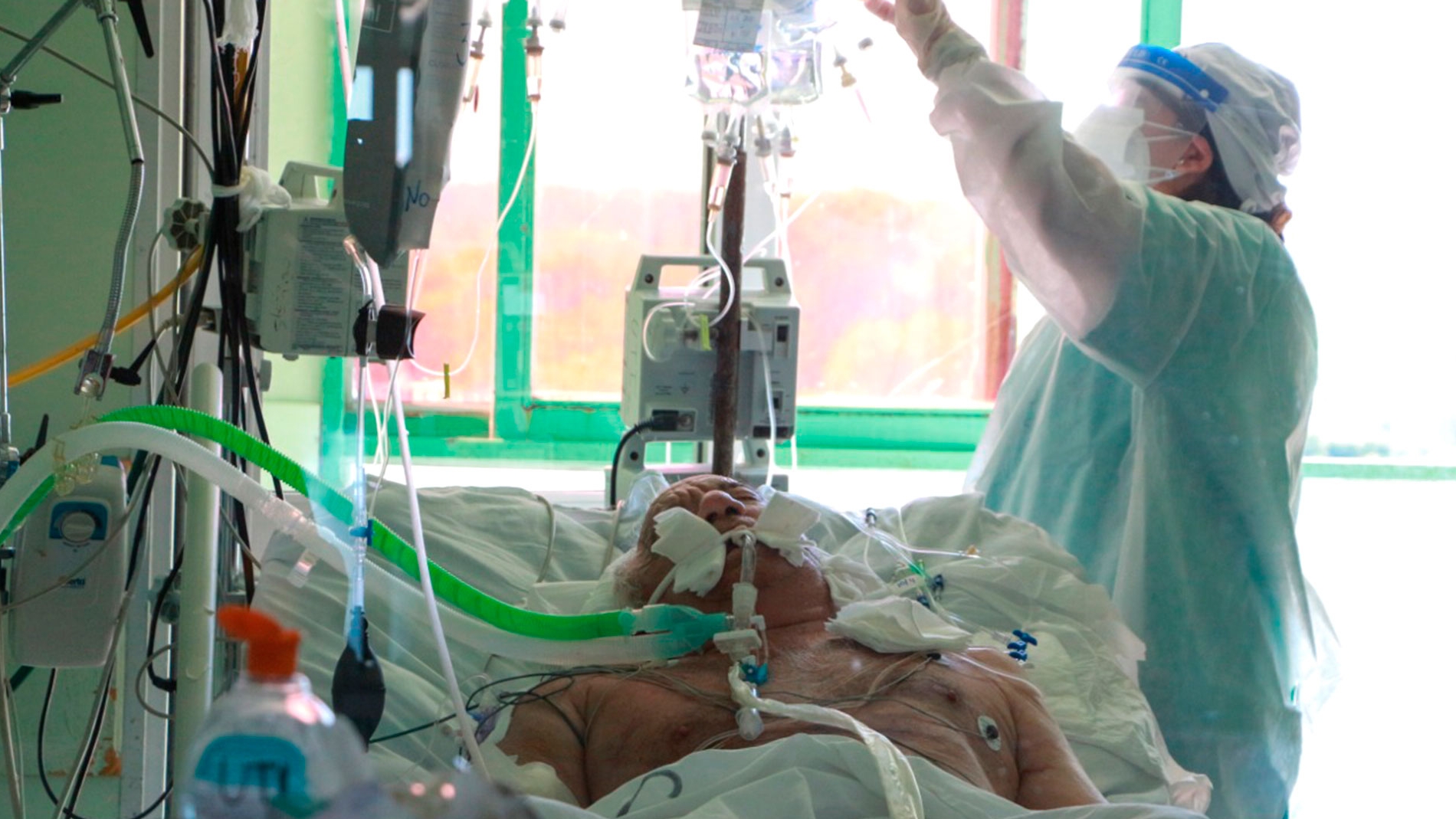 Paciente con COVID-19 internado en una unidad de terapia intensiva