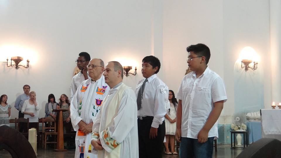 Larcio fue monaguillo del padre Juan Gabriel Arias (el segundo sacerdote desde la izquierda) en la parroquia Natividad de María de Barracas y en la misión del cura en Mozambique
